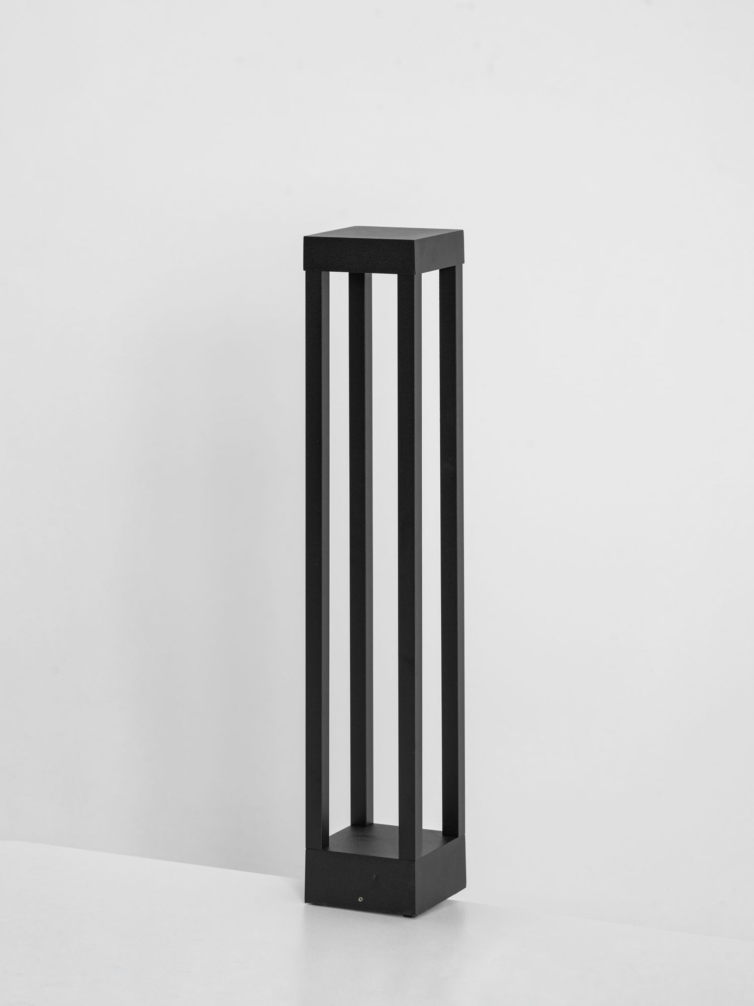 Varnys Post Outdoor Light-Neutral Decor