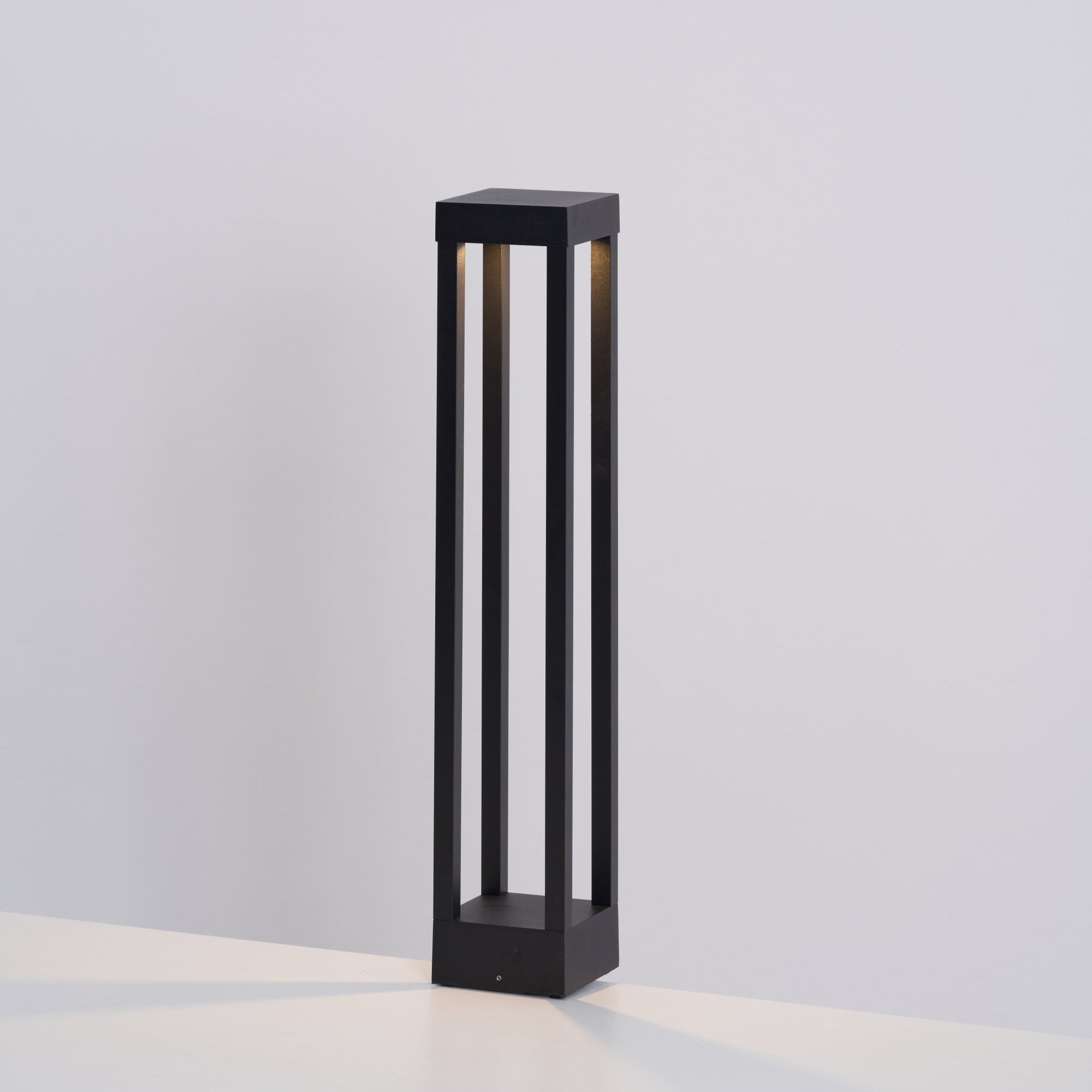 Varnys Post Outdoor Light-Neutral Decor