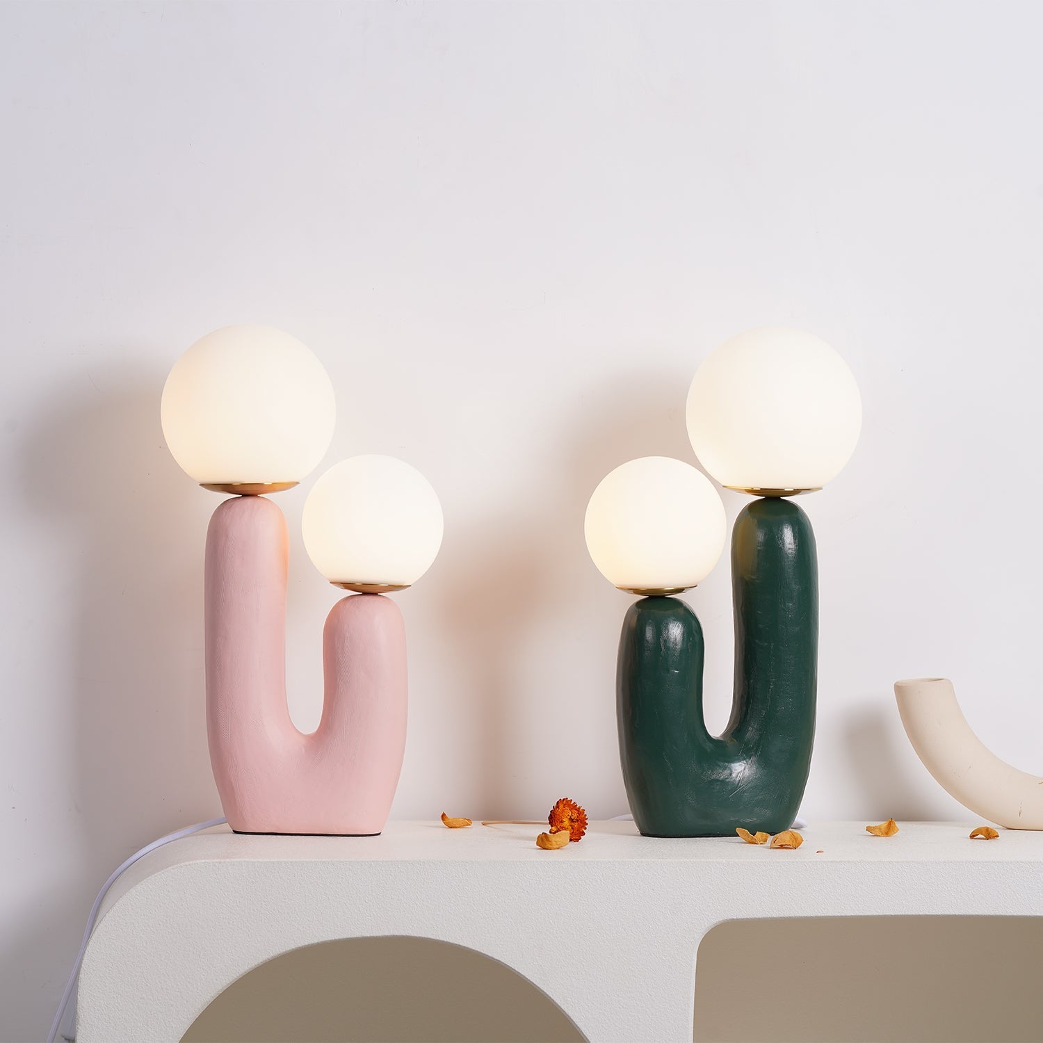 Elyrain Resin Artistic Table Lamp-Neutral Decor