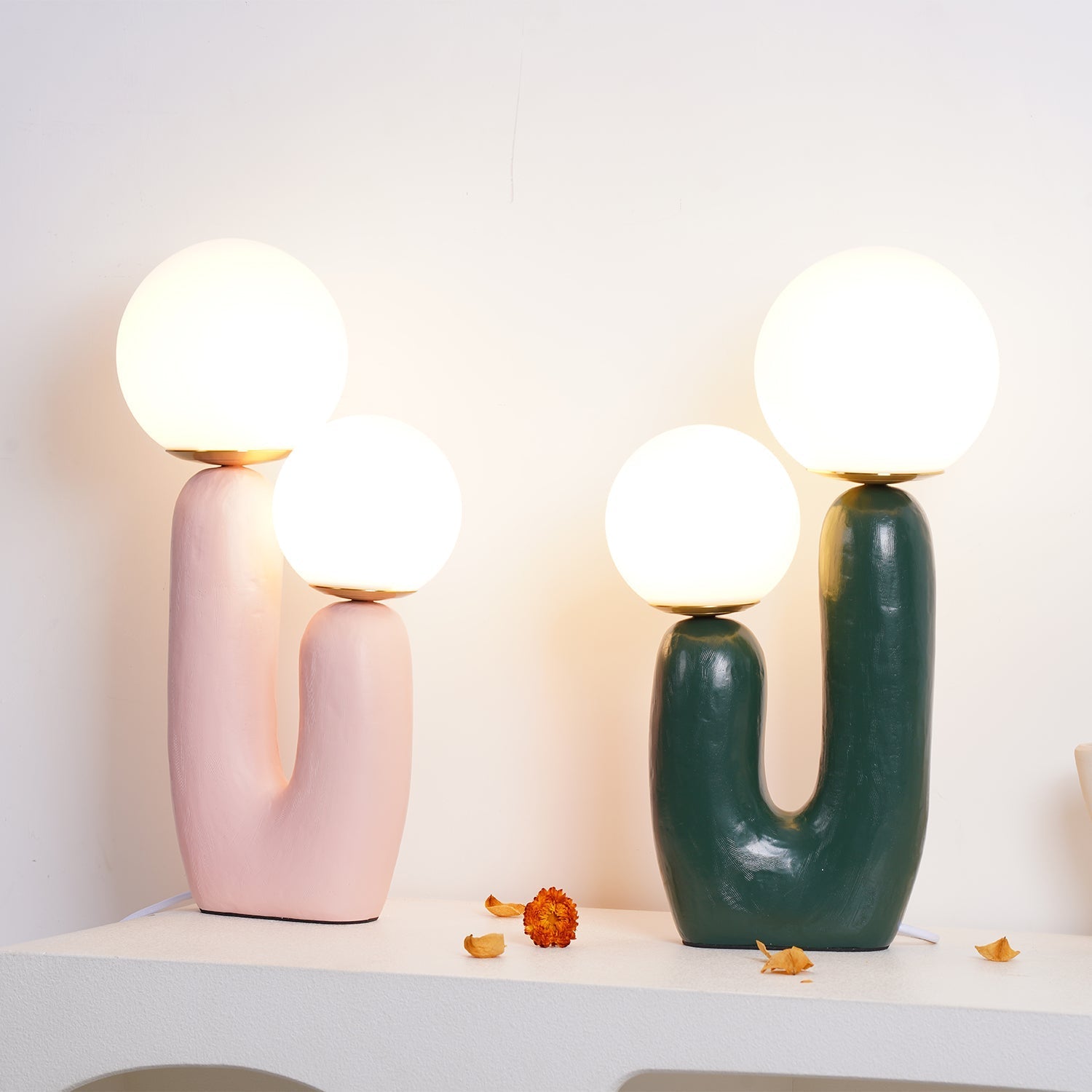 Elyrain Resin Artistic Table Lamp-Neutral Decor