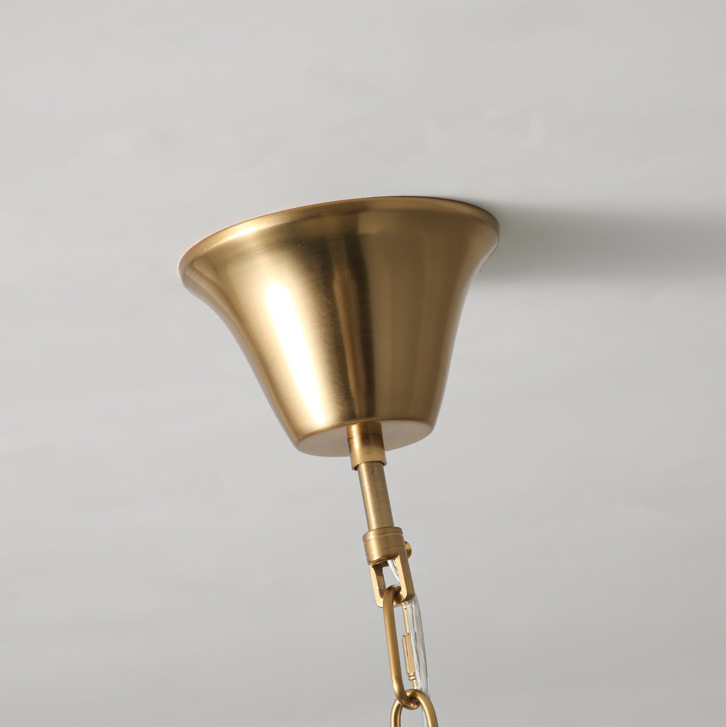 Comparison of the two available sizes of the Oriente Pendant Light.