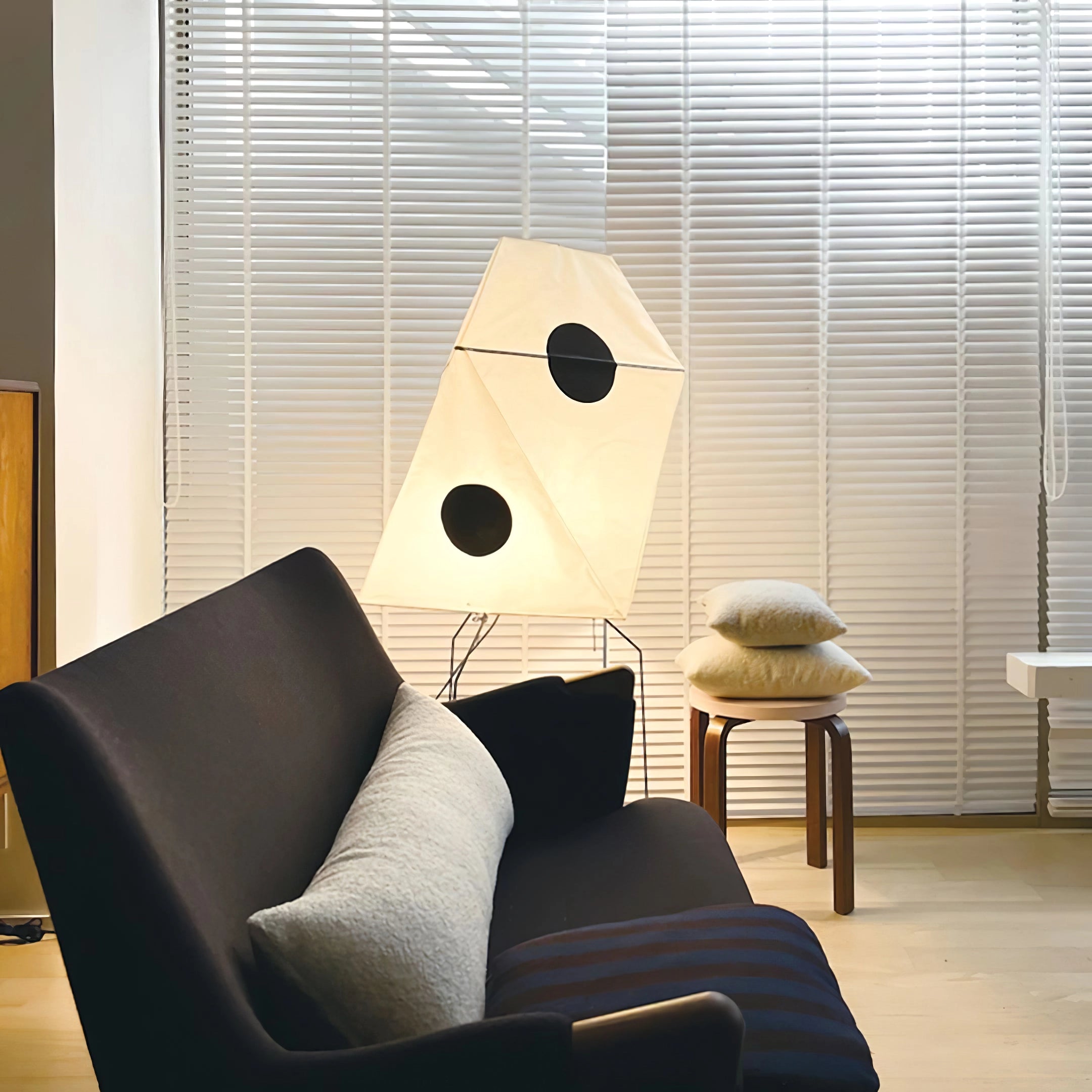 Sath Artistic Fabric Floor Lamp-Neutral Decor