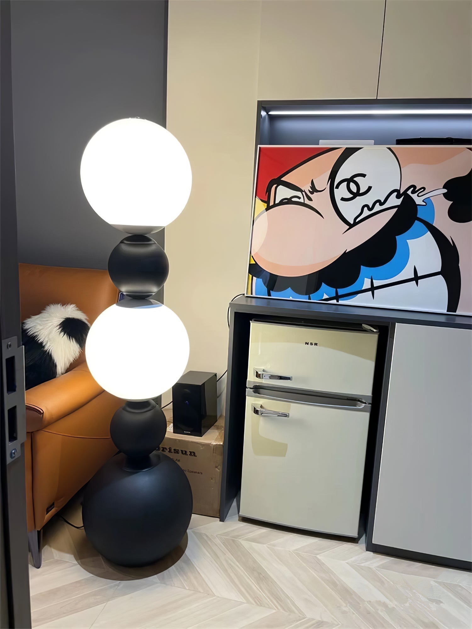 Ervynel Spherical Black Floor Lamp-Neutral Decor