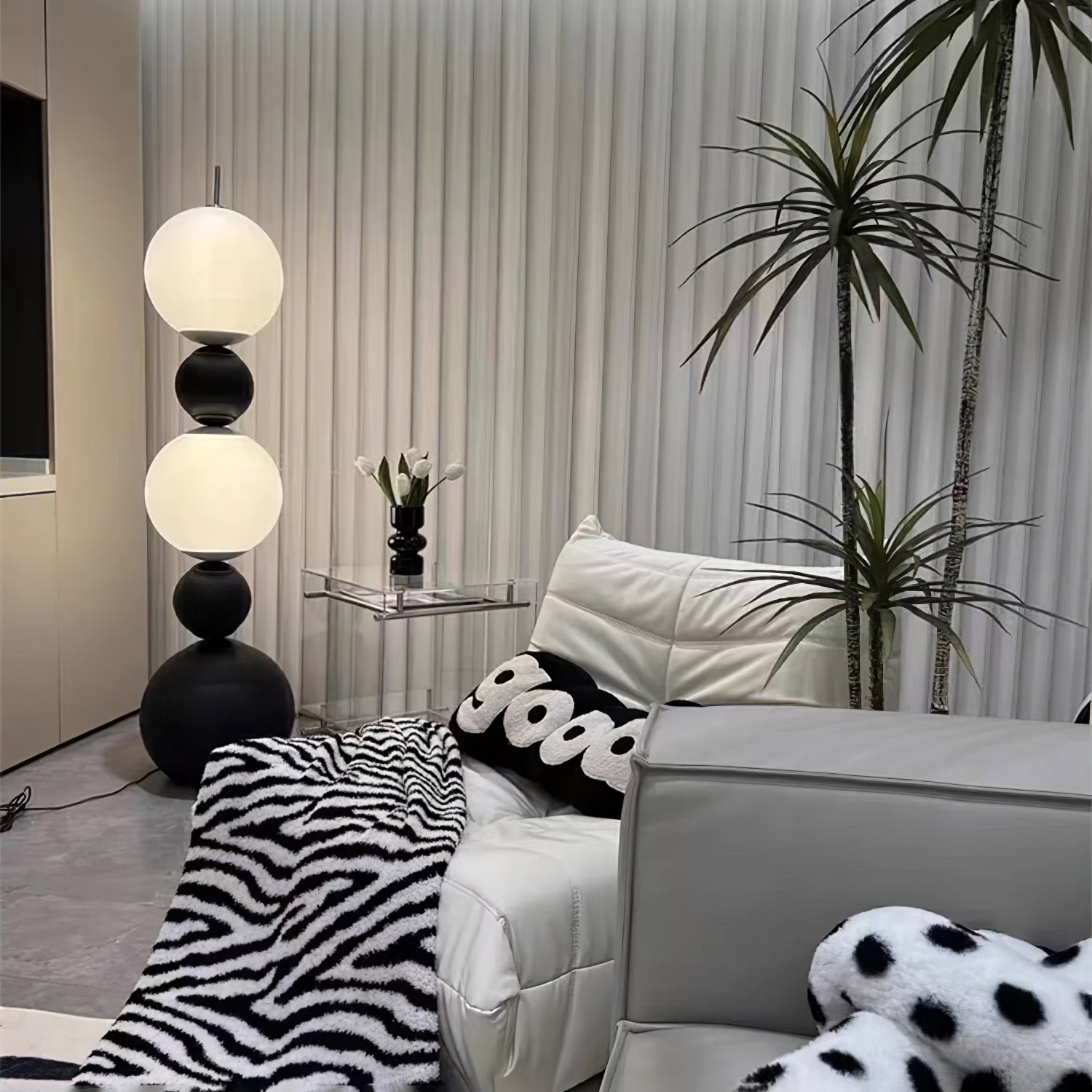 Ervynel Spherical Black Floor Lamp-Neutral Decor