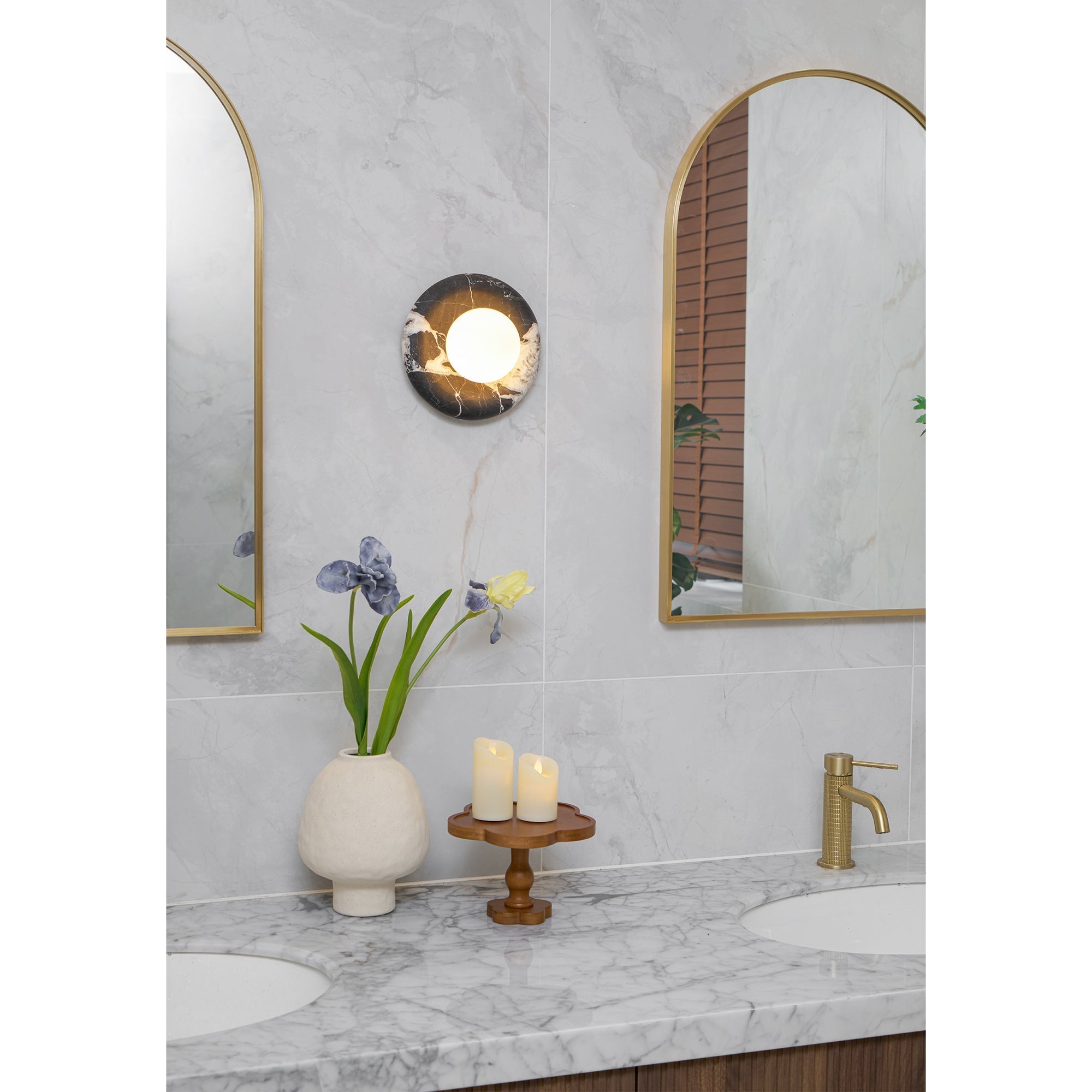 Uvinos Wall Lamp