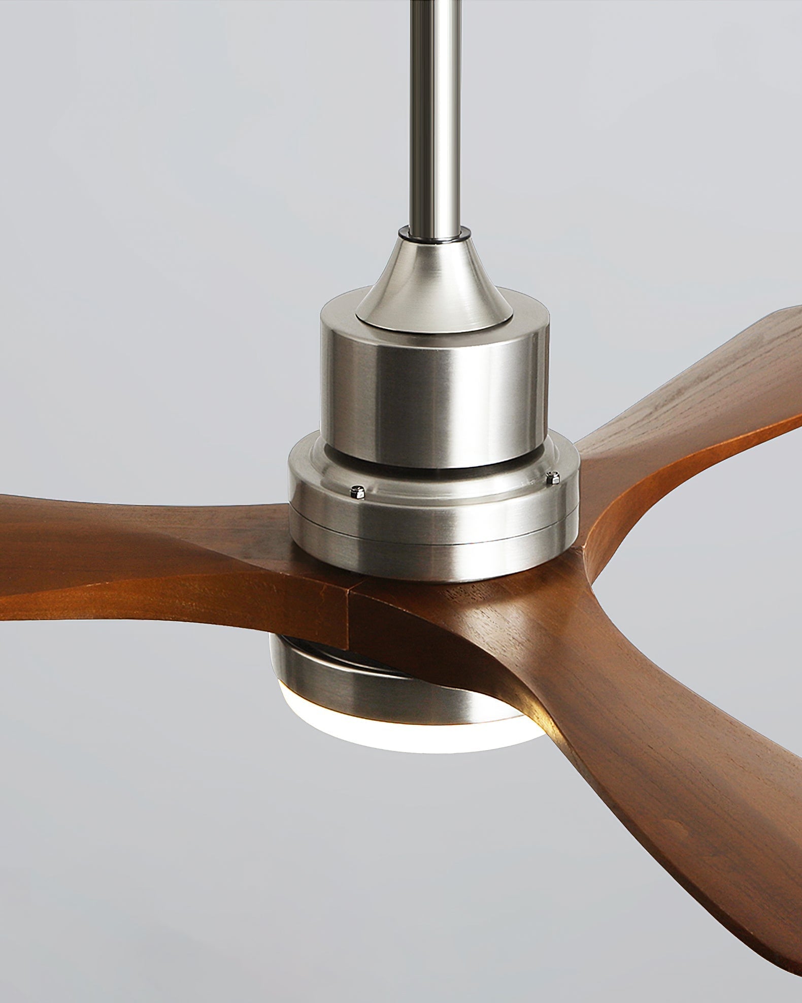 The fan in motion, demonstrating air circulation.