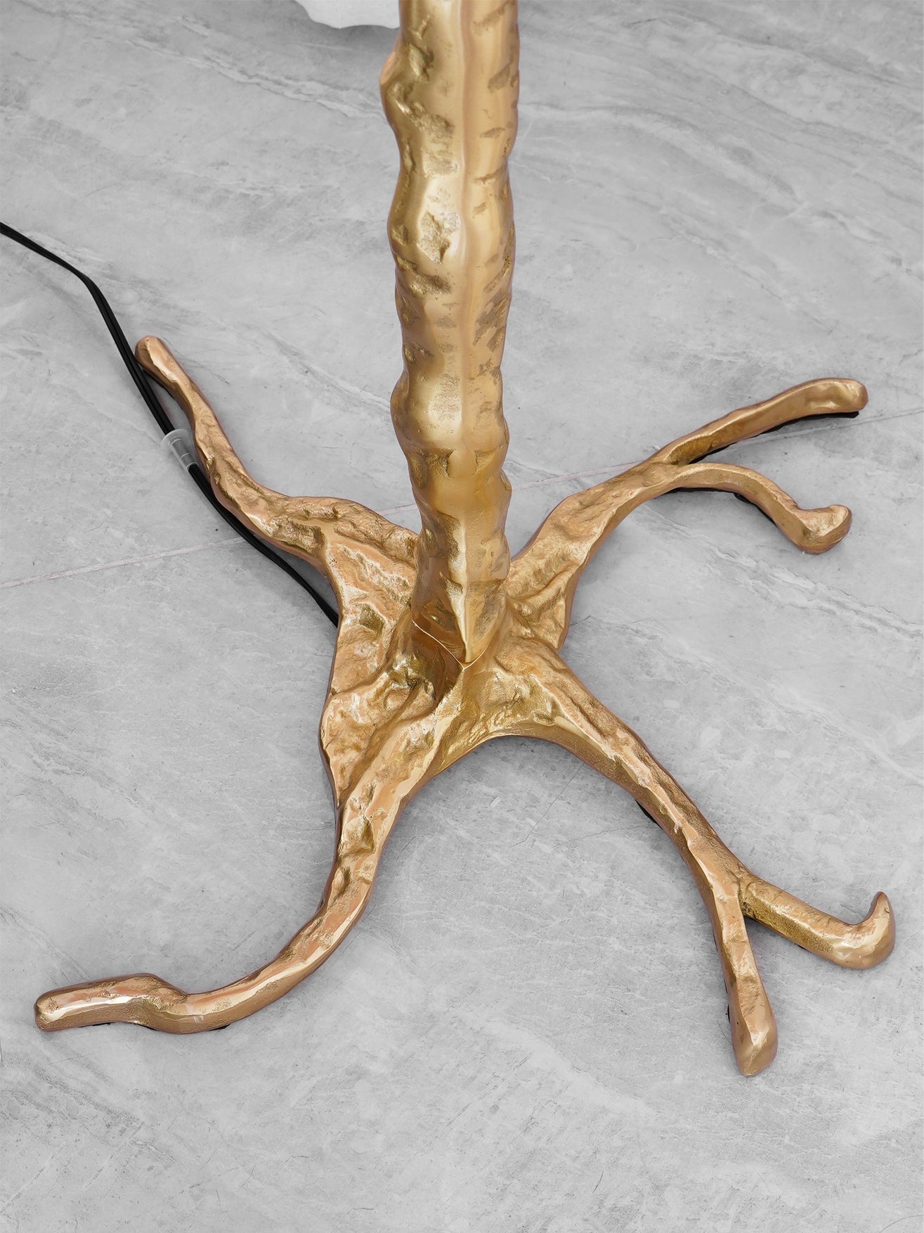 Selis Feather Brass Floor Lamp-Neutral Decor