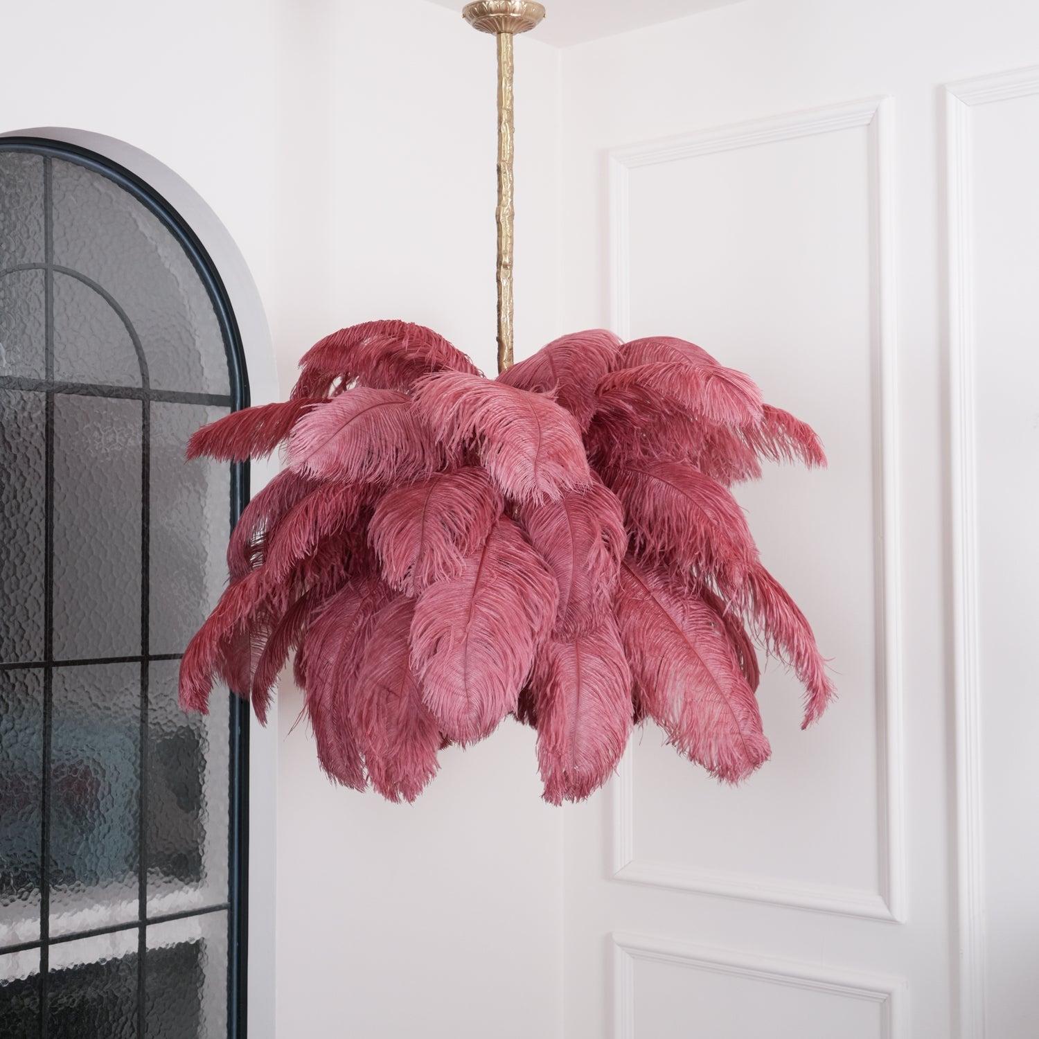 Lustra Chandelier Ostrich Feather Large Brass Stem-Neutral Decor