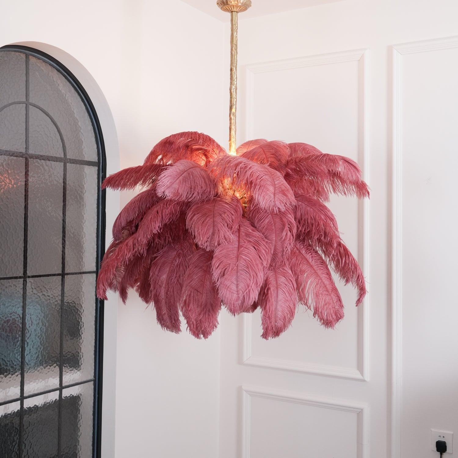 Lustra Chandelier Ostrich Feather Large Brass Stem-Neutral Decor