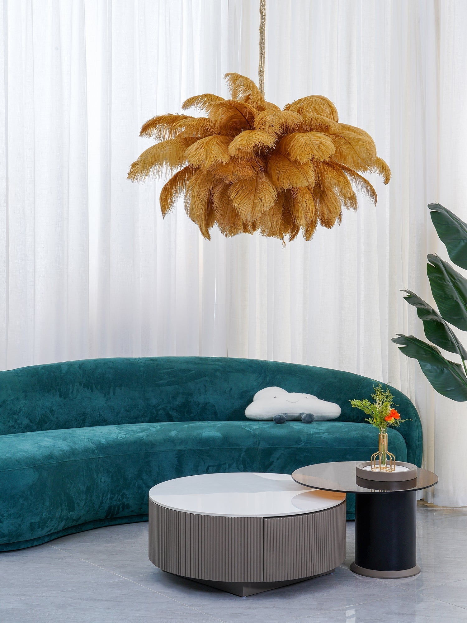 Lustra Chandelier Ostrich Feather Large Brass Stem-Neutral Decor