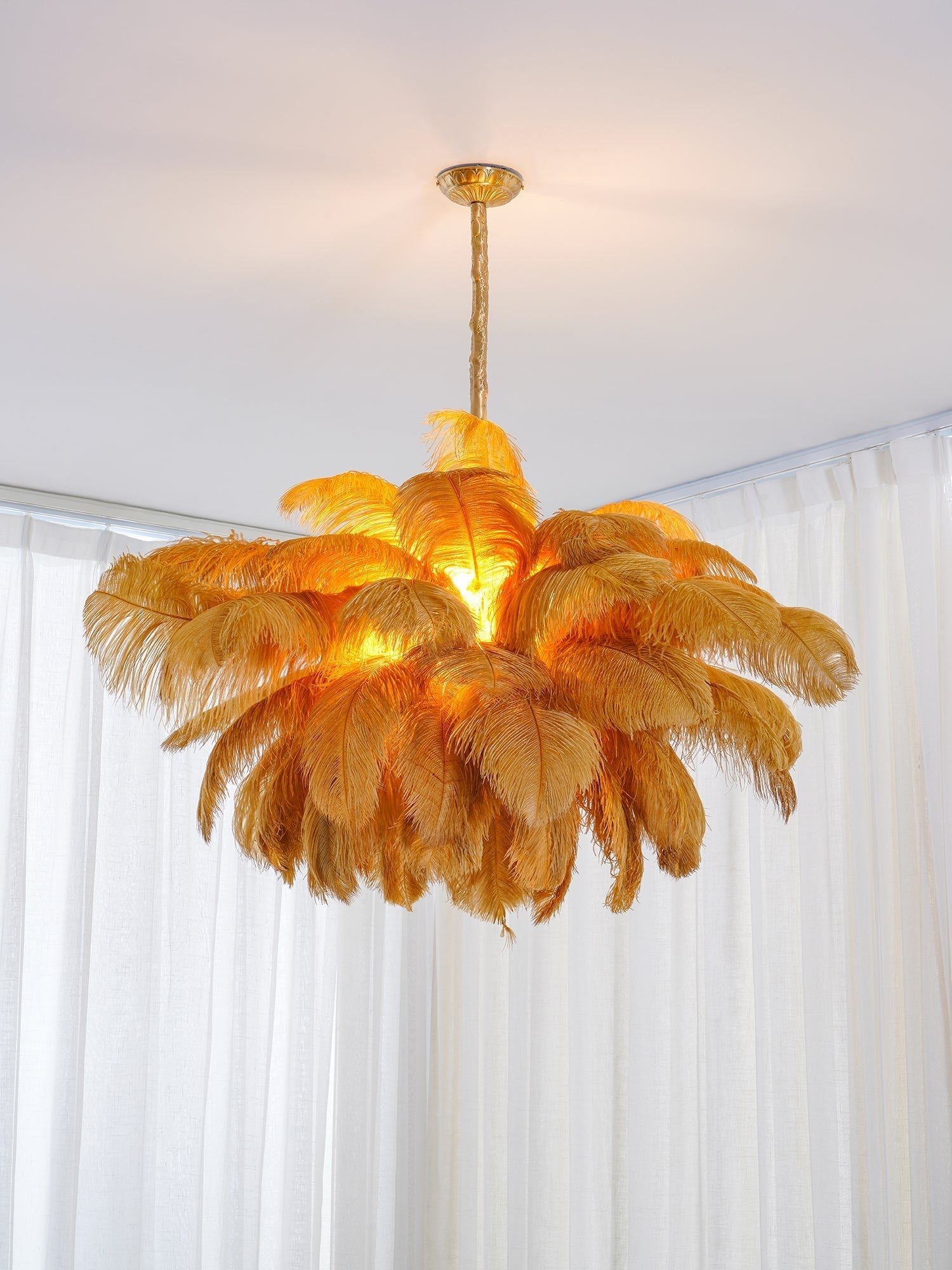 Lustra Chandelier Ostrich Feather Large Brass Stem-Neutral Decor