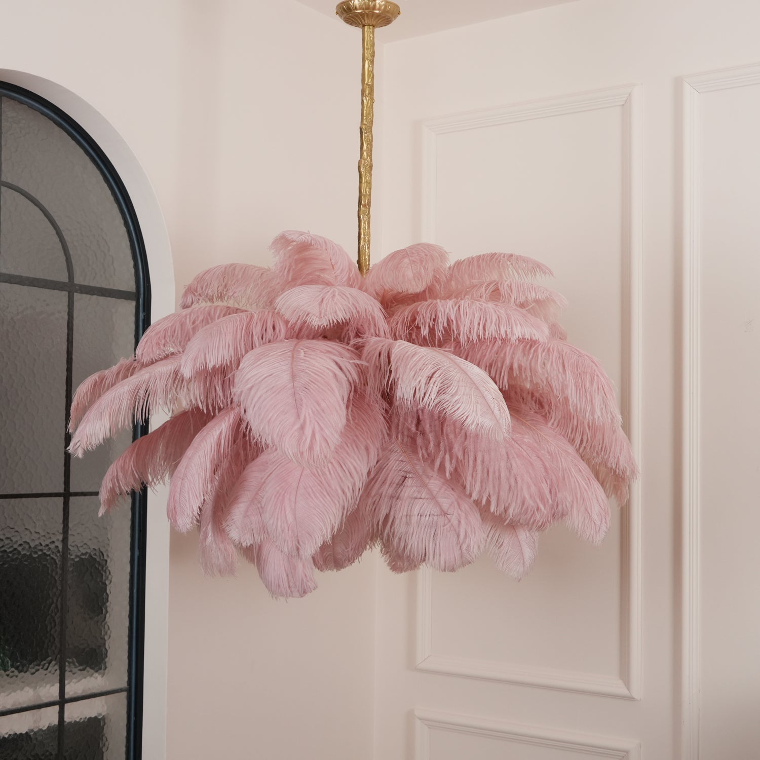 Lustra Chandelier Ostrich Feather Large Brass Stem-Neutral Decor