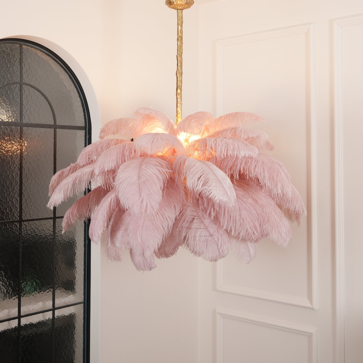 Lustra Chandelier Ostrich Feather Large Brass Stem-Neutral Decor