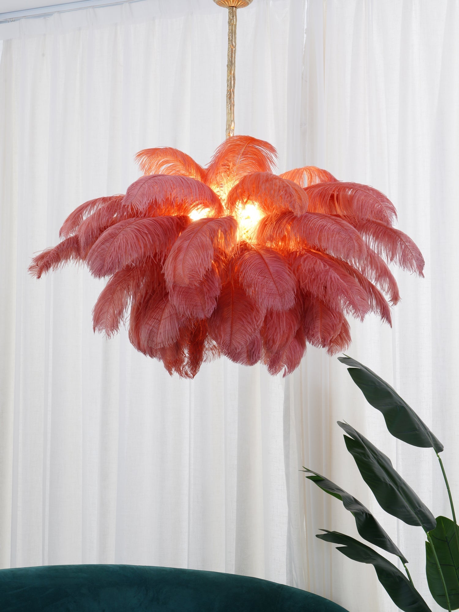 Lustra Chandelier Ostrich Feather Large Brass Stem-Neutral Decor