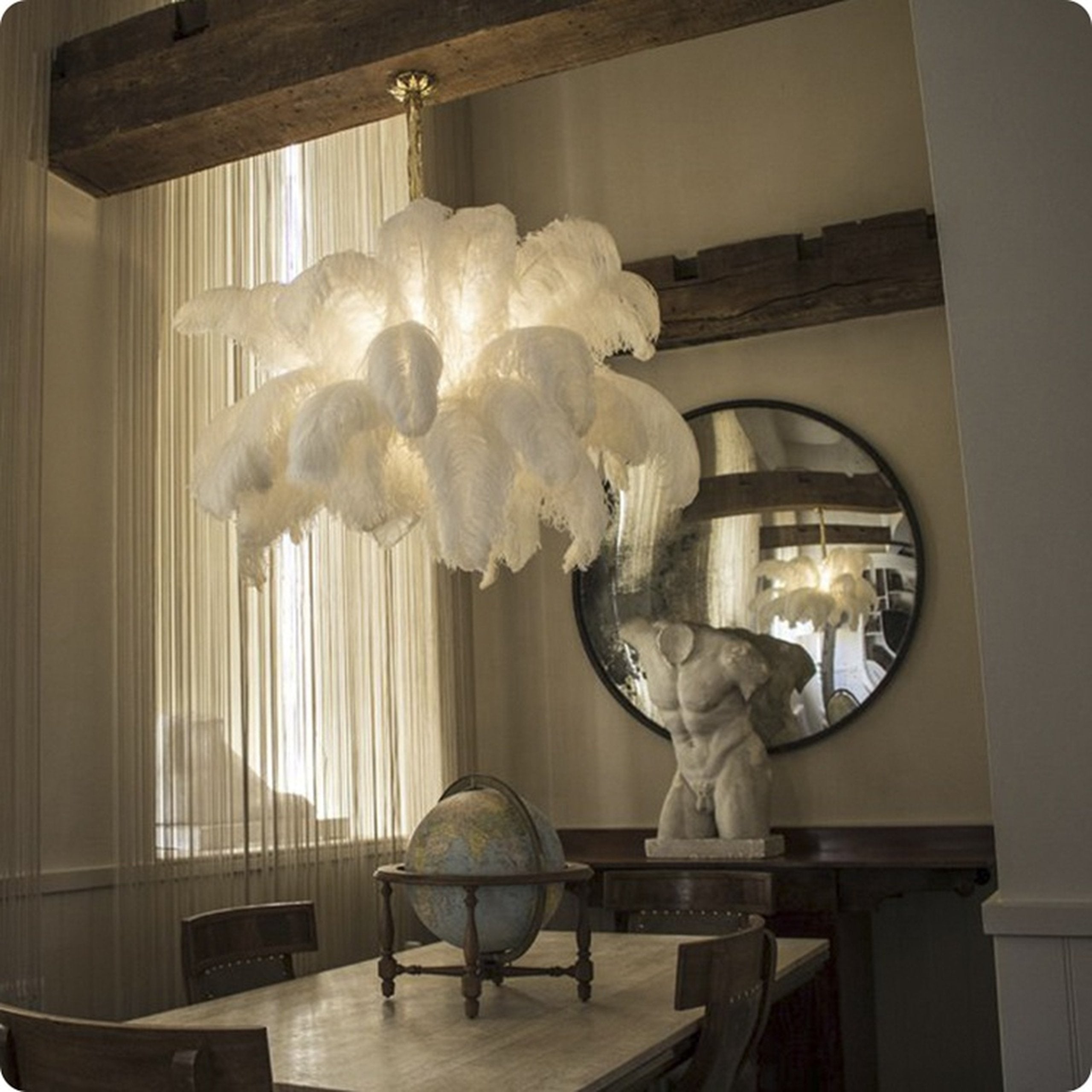Lustra Chandelier Ostrich Feather Large Brass Stem-Neutral Decor