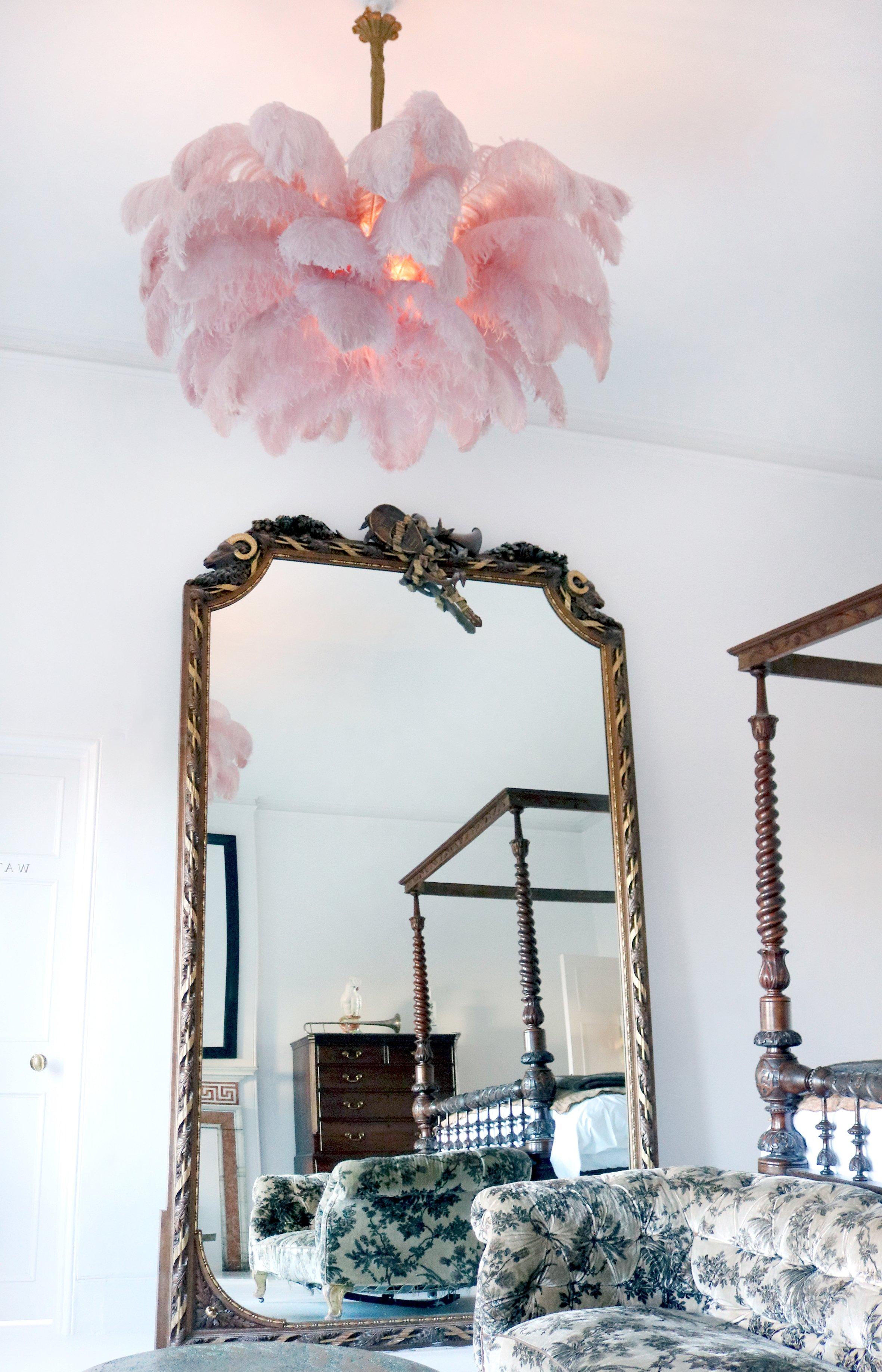 Lustra Chandelier Ostrich Feather Large Brass Stem-Neutral Decor