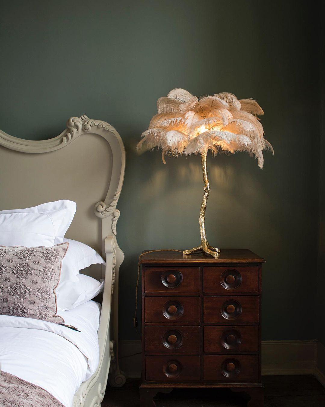 Keveno Brass Feather Elegant Table Lamp-Neutral Decor