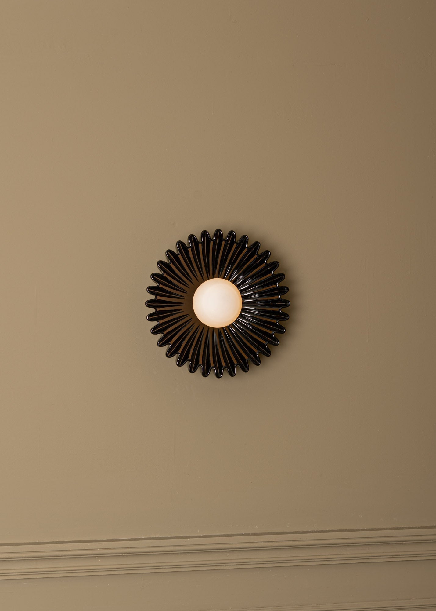 Ivvinen Wall Lamp
