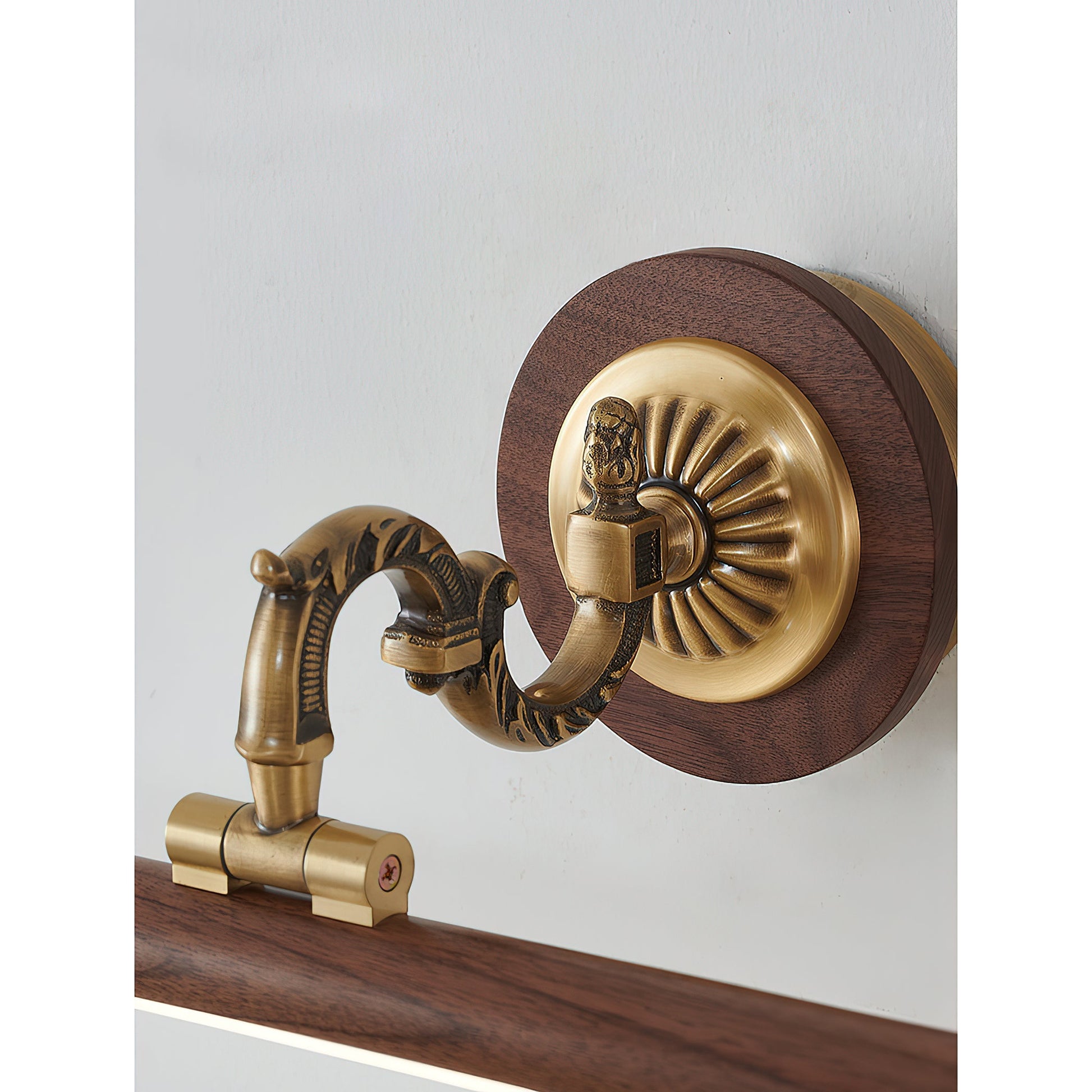 Top-down view of the adjustable picture wall lamp.