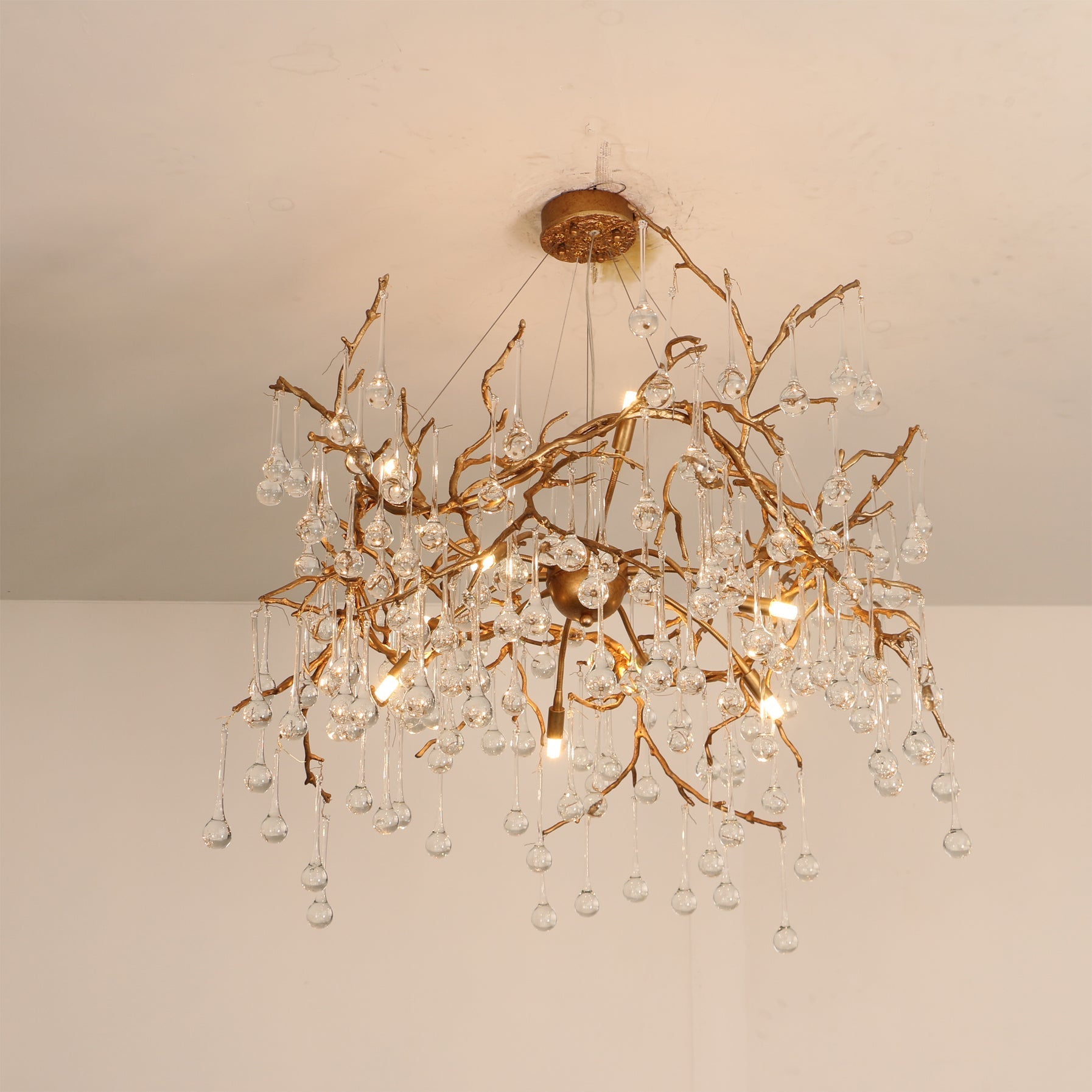 Diagram showing the dimensions of the Palwa Chandelier: 85cm diameter and 55cm height.