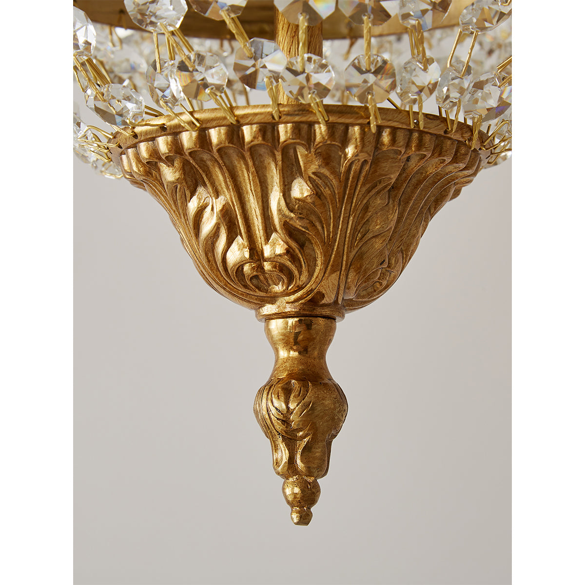 Dimensional view of the 45cm diameter crystal chandelier.
