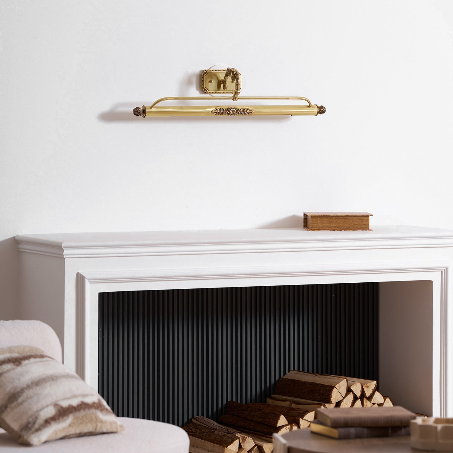 Full view of the small size Pania Brass Wall Lamp.