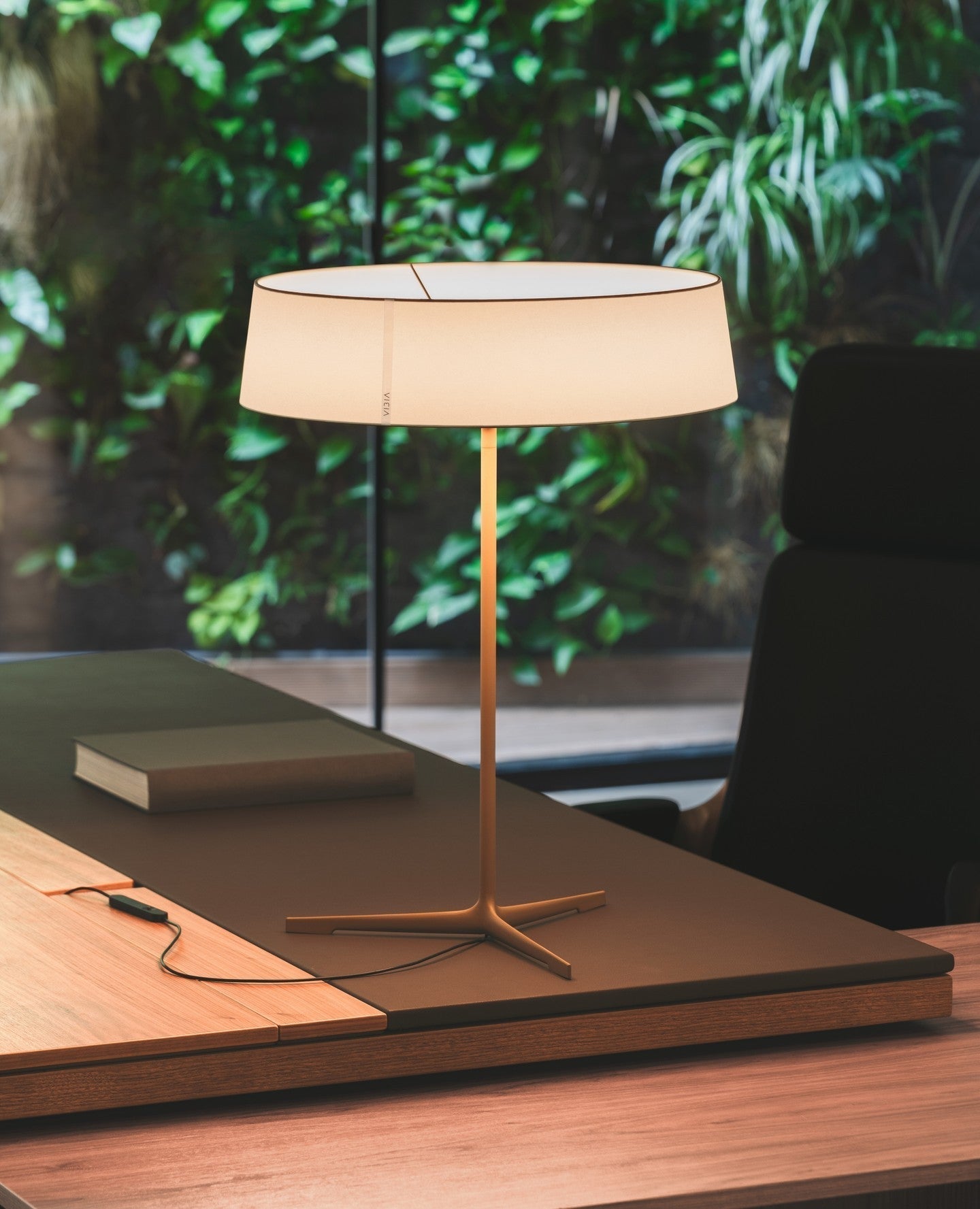 Vaelen Fabric Scandinavian Table Lamp-Neutral Decor