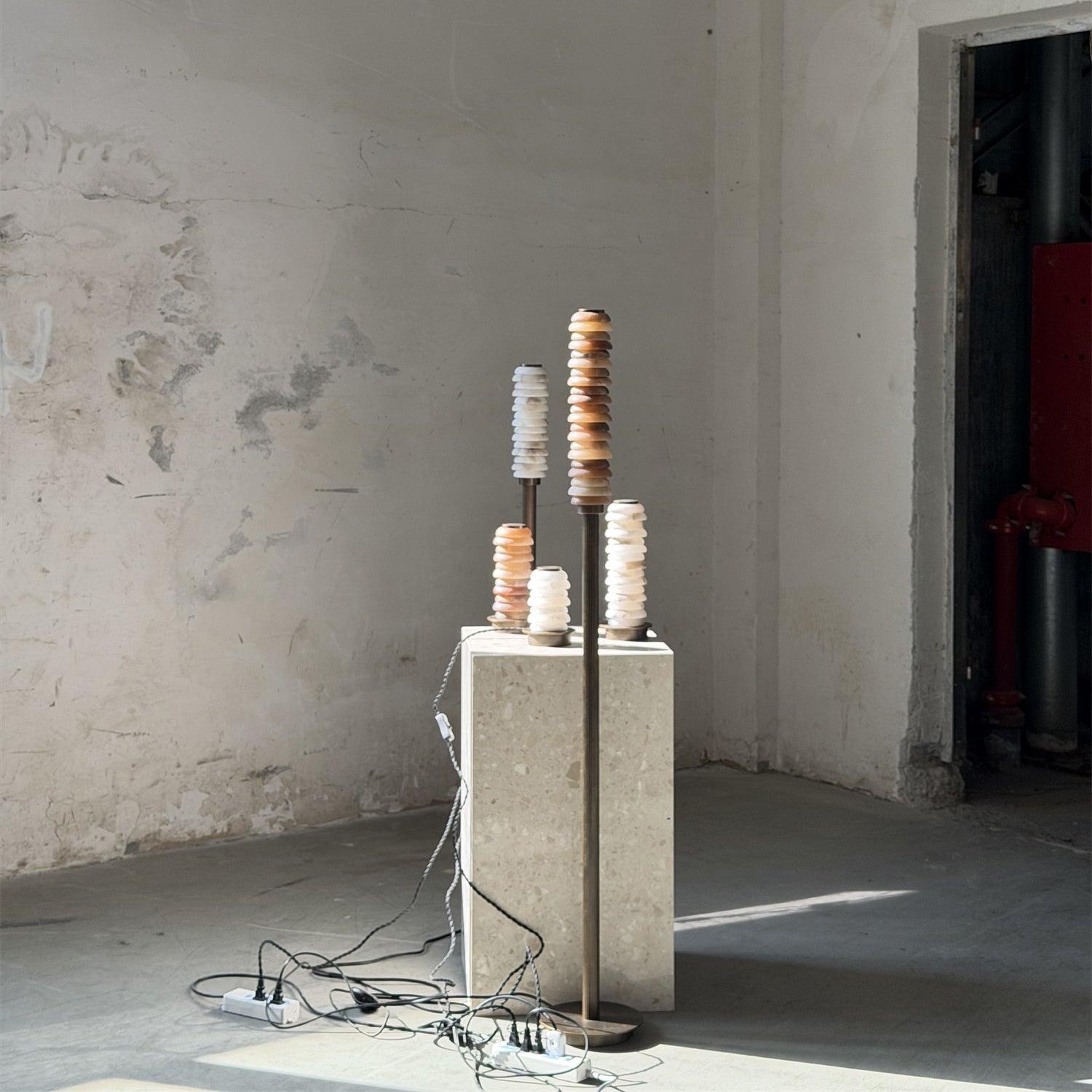 Side profile of the alabaster floor lamp.