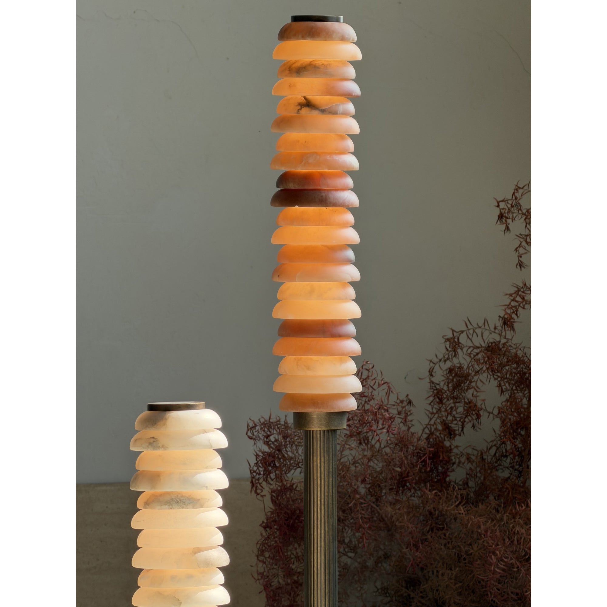 The brown finish option of the lamp base.