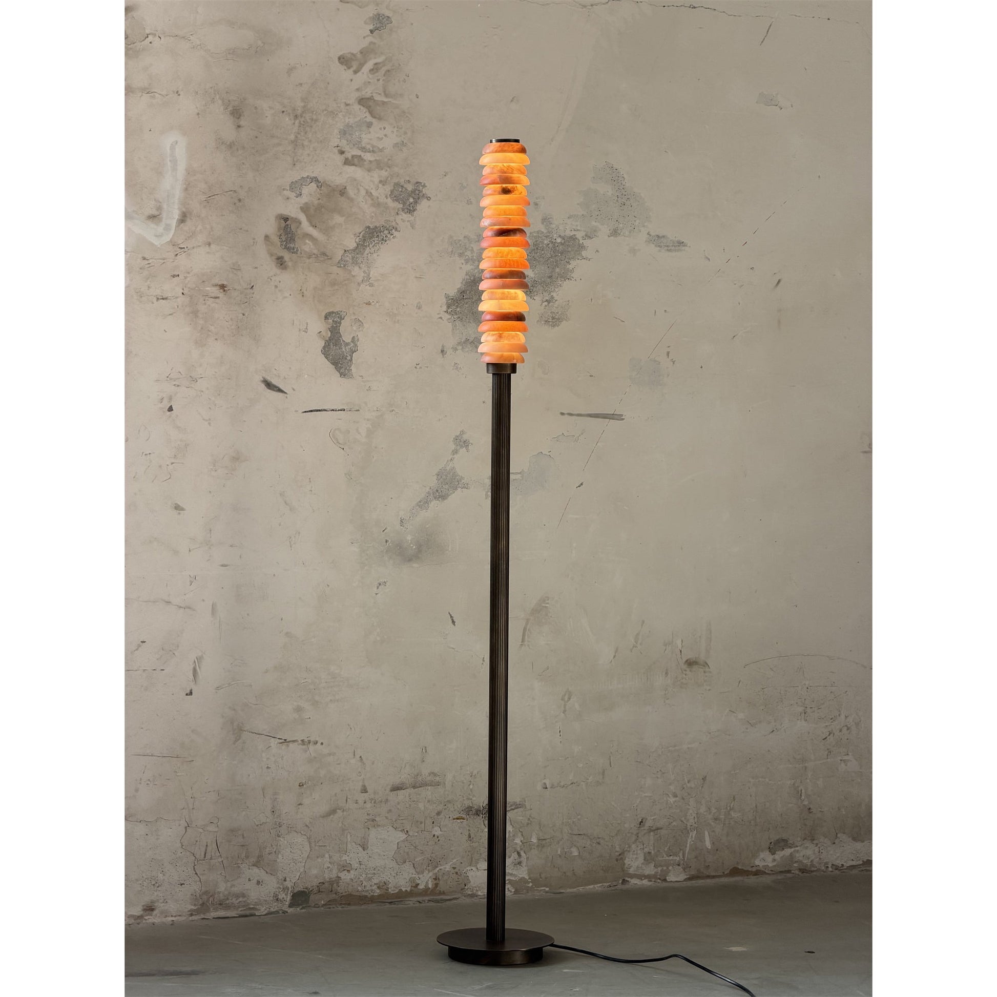 Comparison of the two available sizes of the Payson lamp.