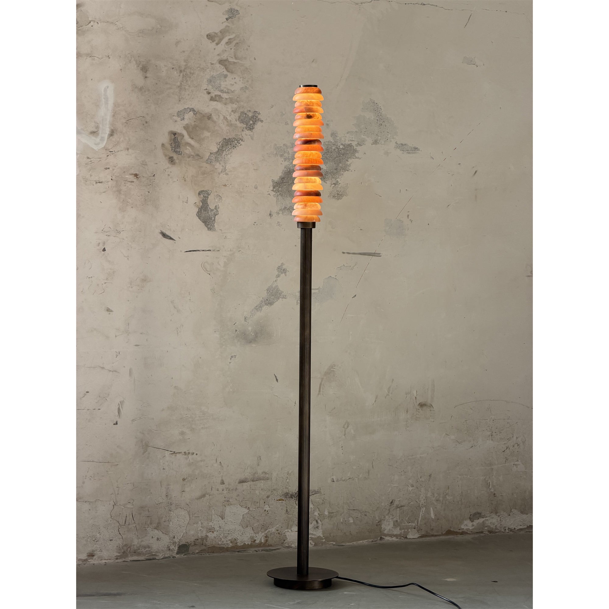 Comparison of the two available sizes of the Payson lamp.