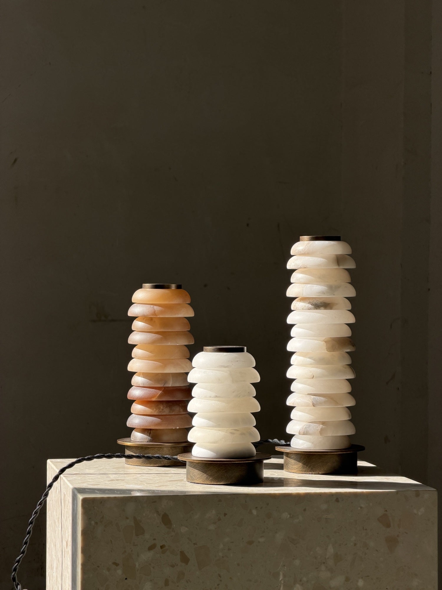 The medium size (H 23cm) of the Payson Alabaster Table Lamp.