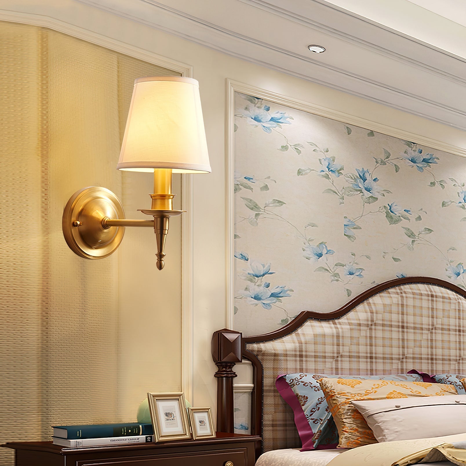 Ilthean Wall Lamp