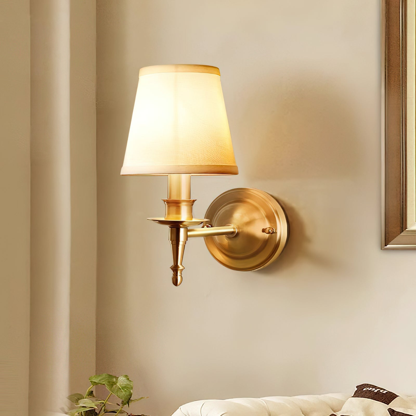 Ilthean Wall Lamp