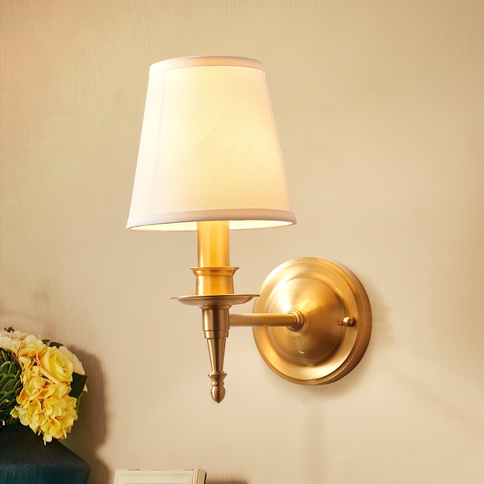 Ilthean Wall Lamp
