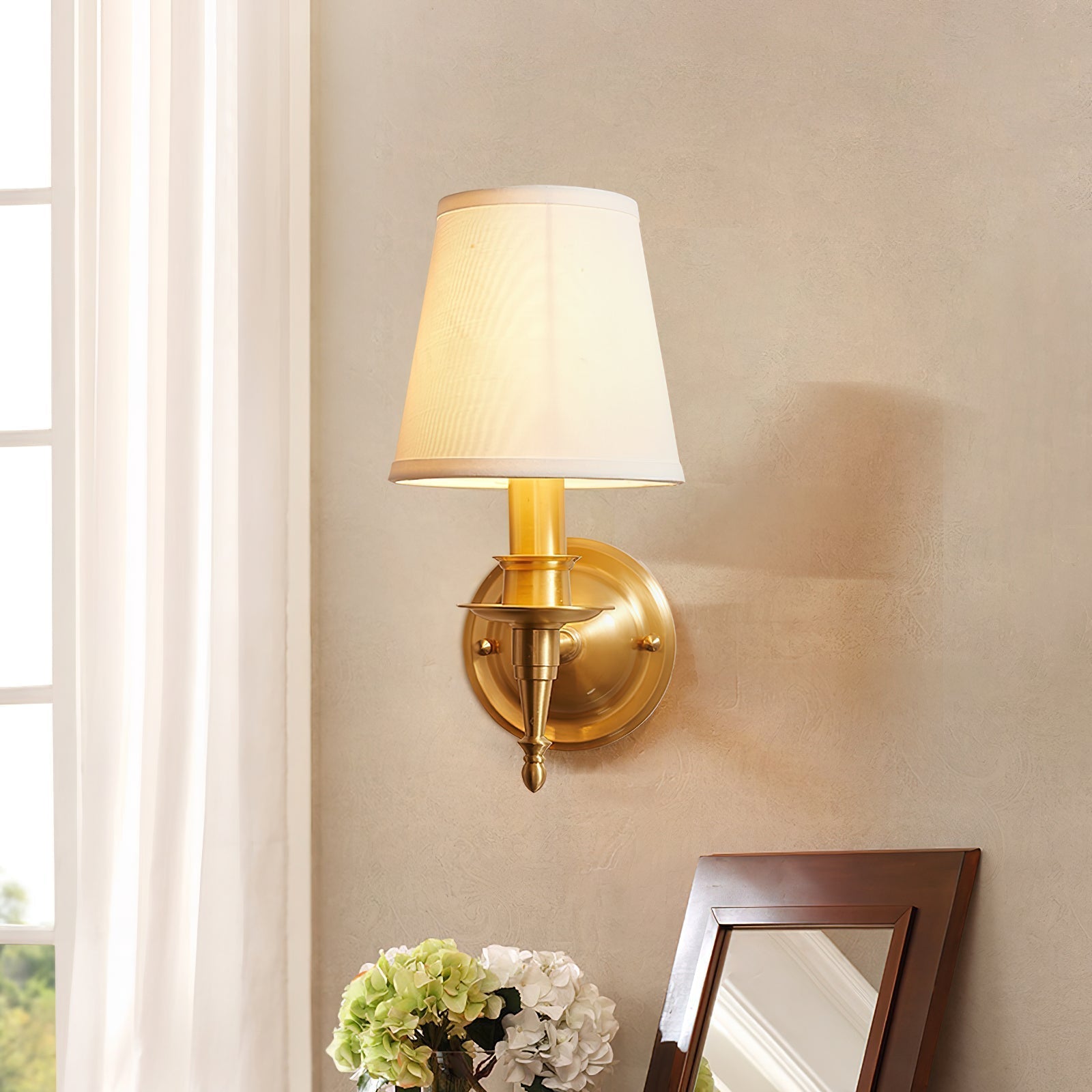 Ilthean Wall Lamp