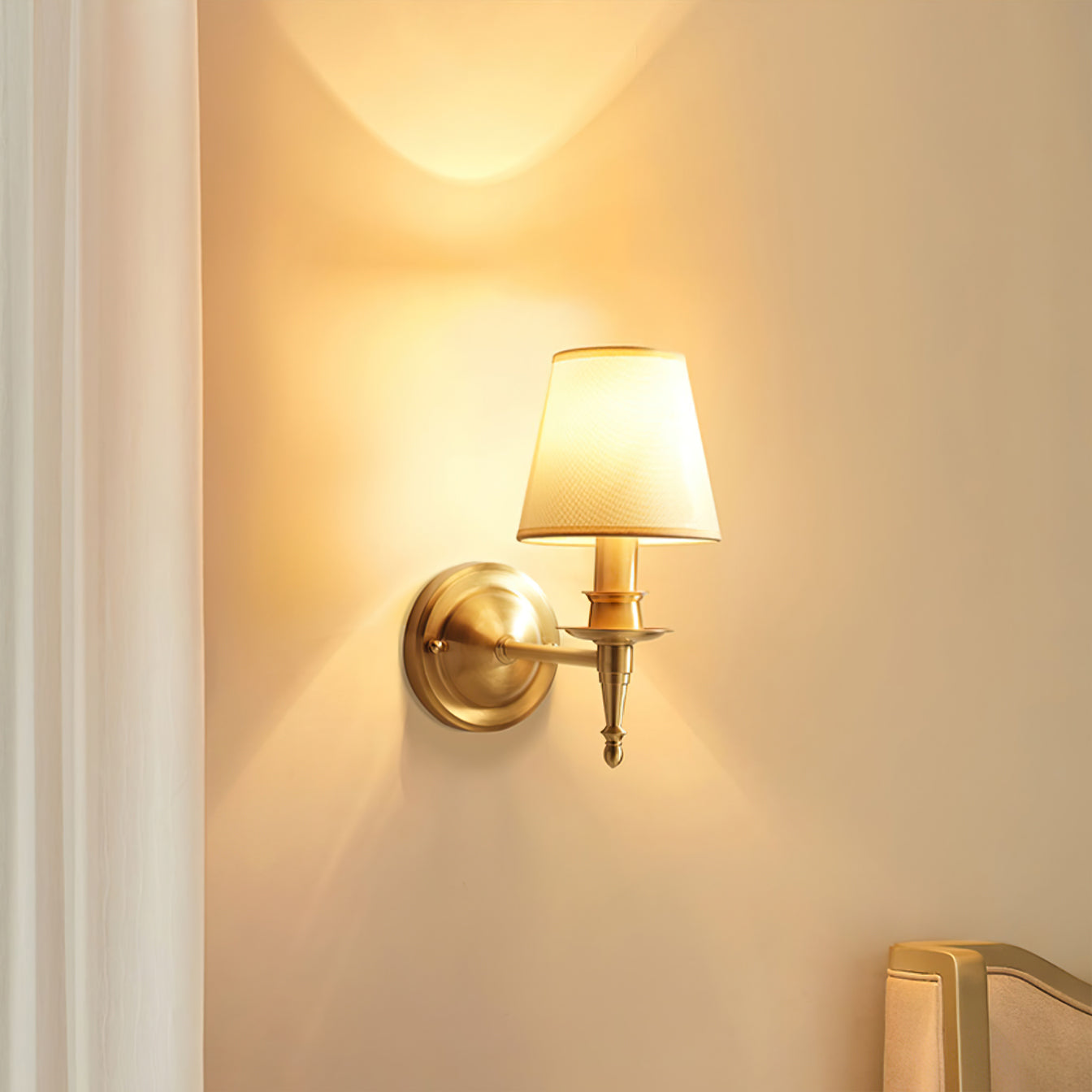 Ilthean Wall Lamp