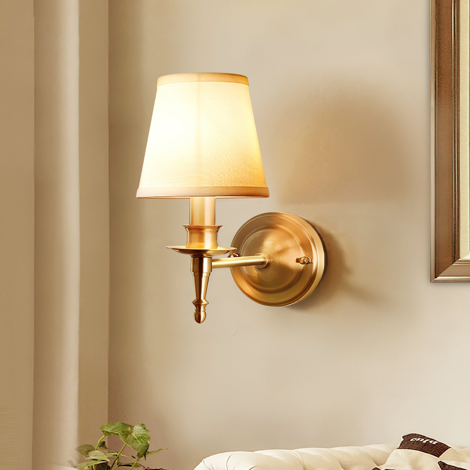 Ilthean Wall Lamp