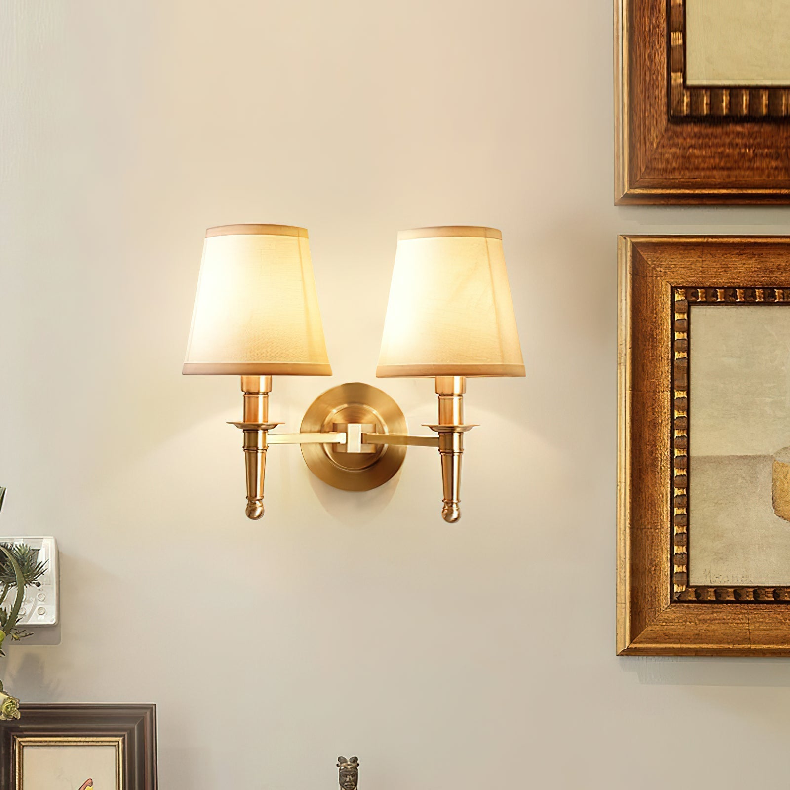 Ilthean Wall Lamp