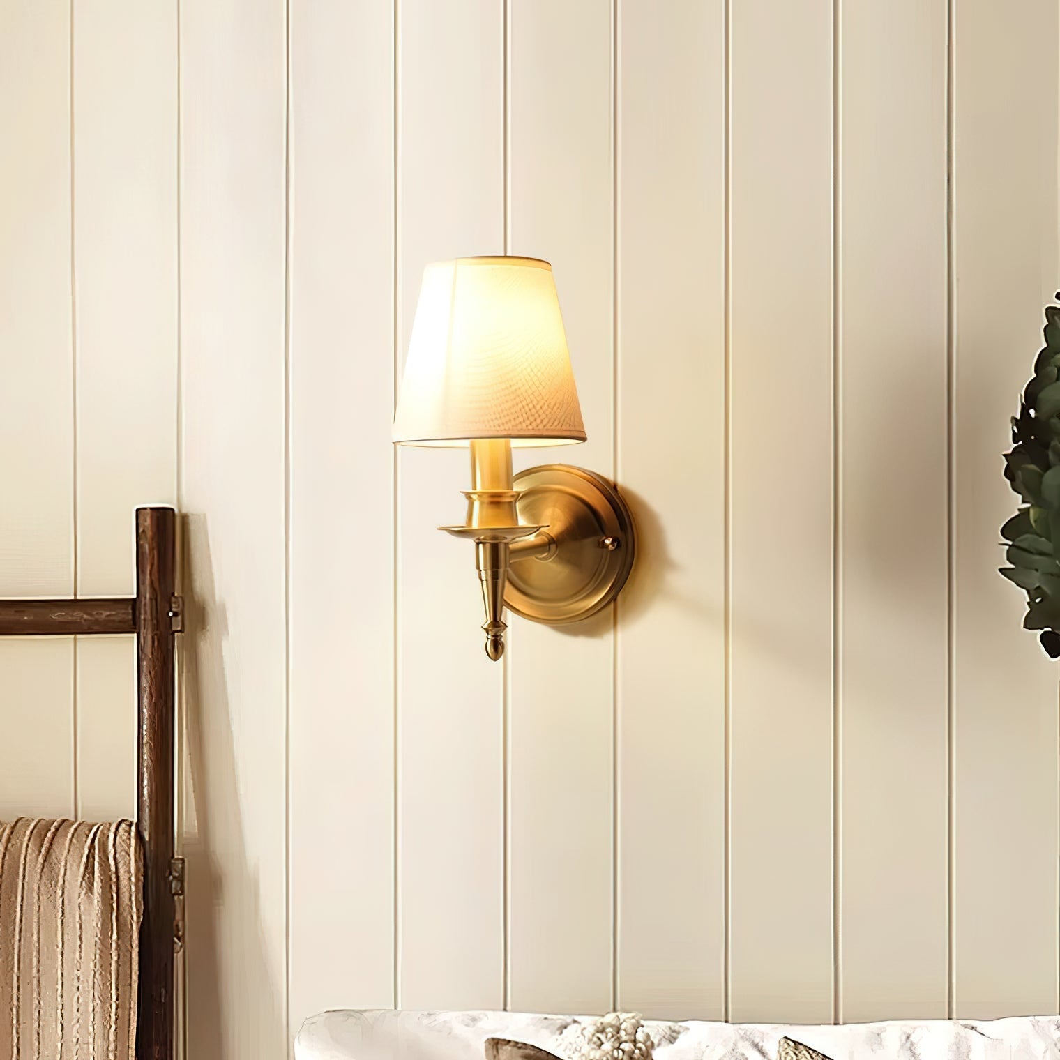 Ilthean Wall Lamp