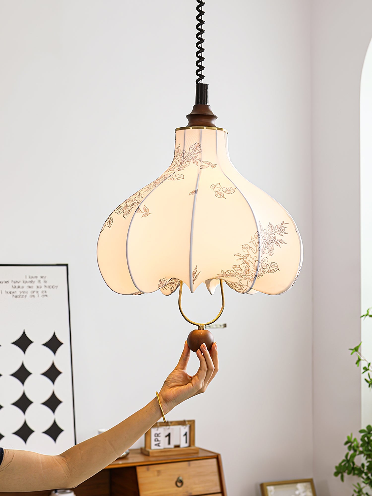 Lustra Pendant Lamp Pear Fabric Lantern for Living Room-Neutral Decor