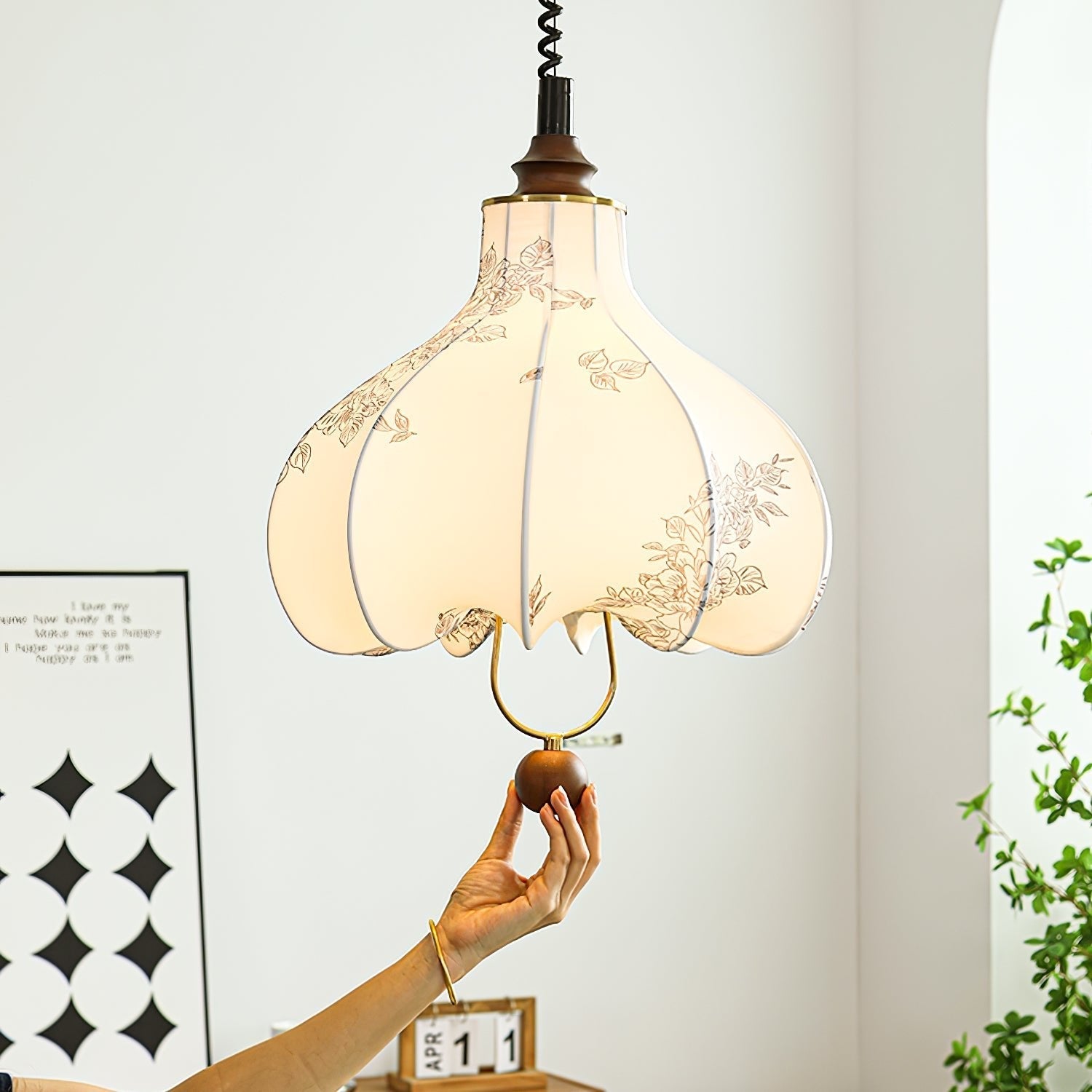 Lustra Pendant Lamp Pear Fabric Lantern for Living Room-Neutral Decor