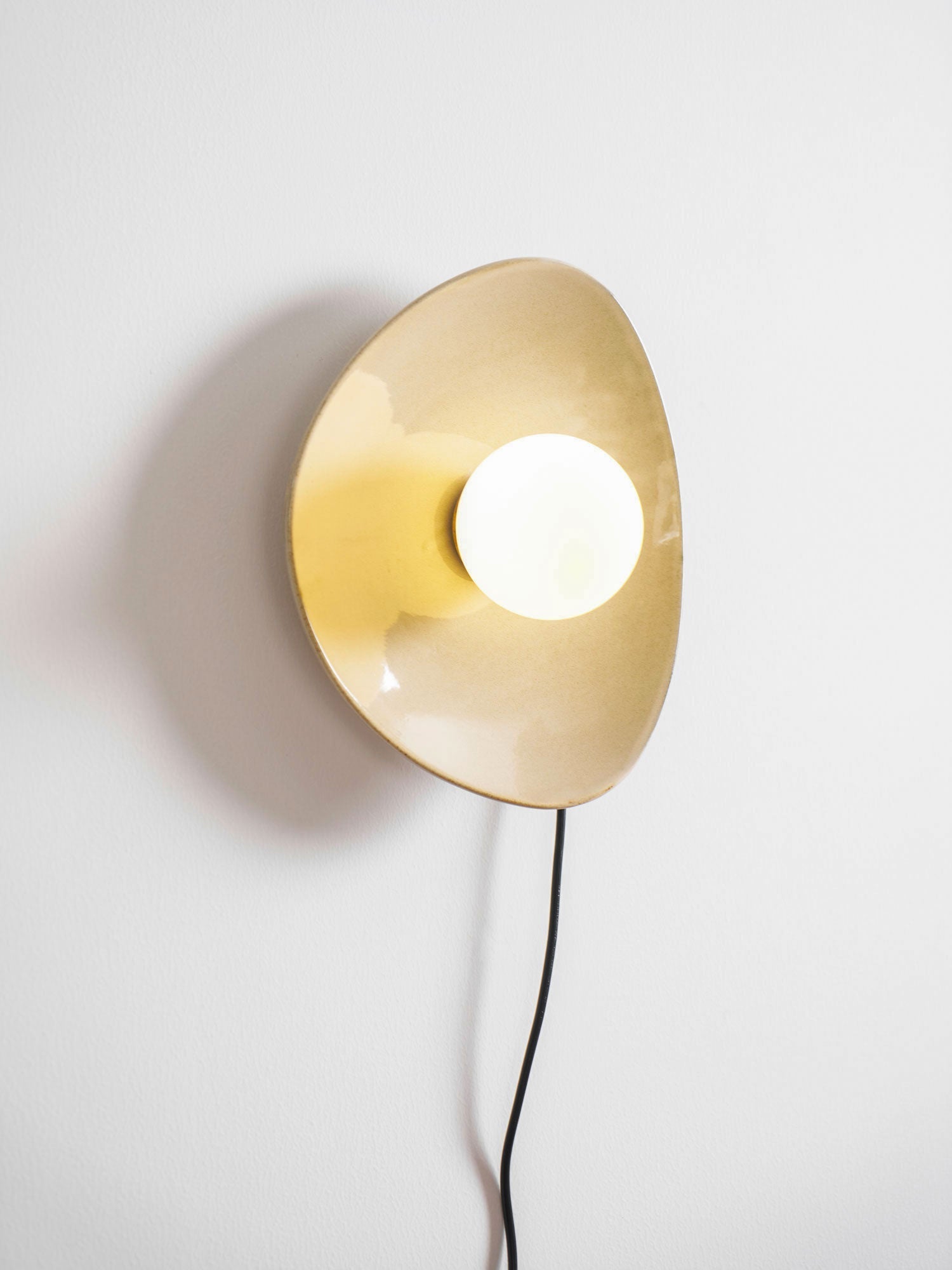 Dara Pebble Disc Plug-in Ceramics Glass Wall Light-Neutral Decor