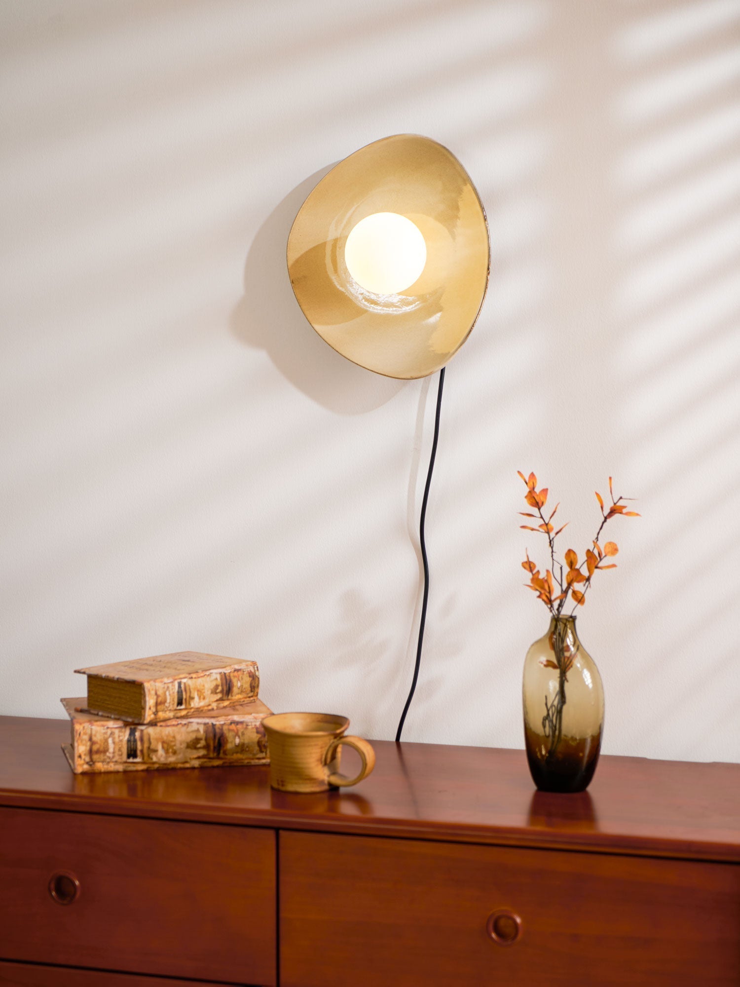 Dara Pebble Disc Plug-in Ceramics Glass Wall Light-Neutral Decor