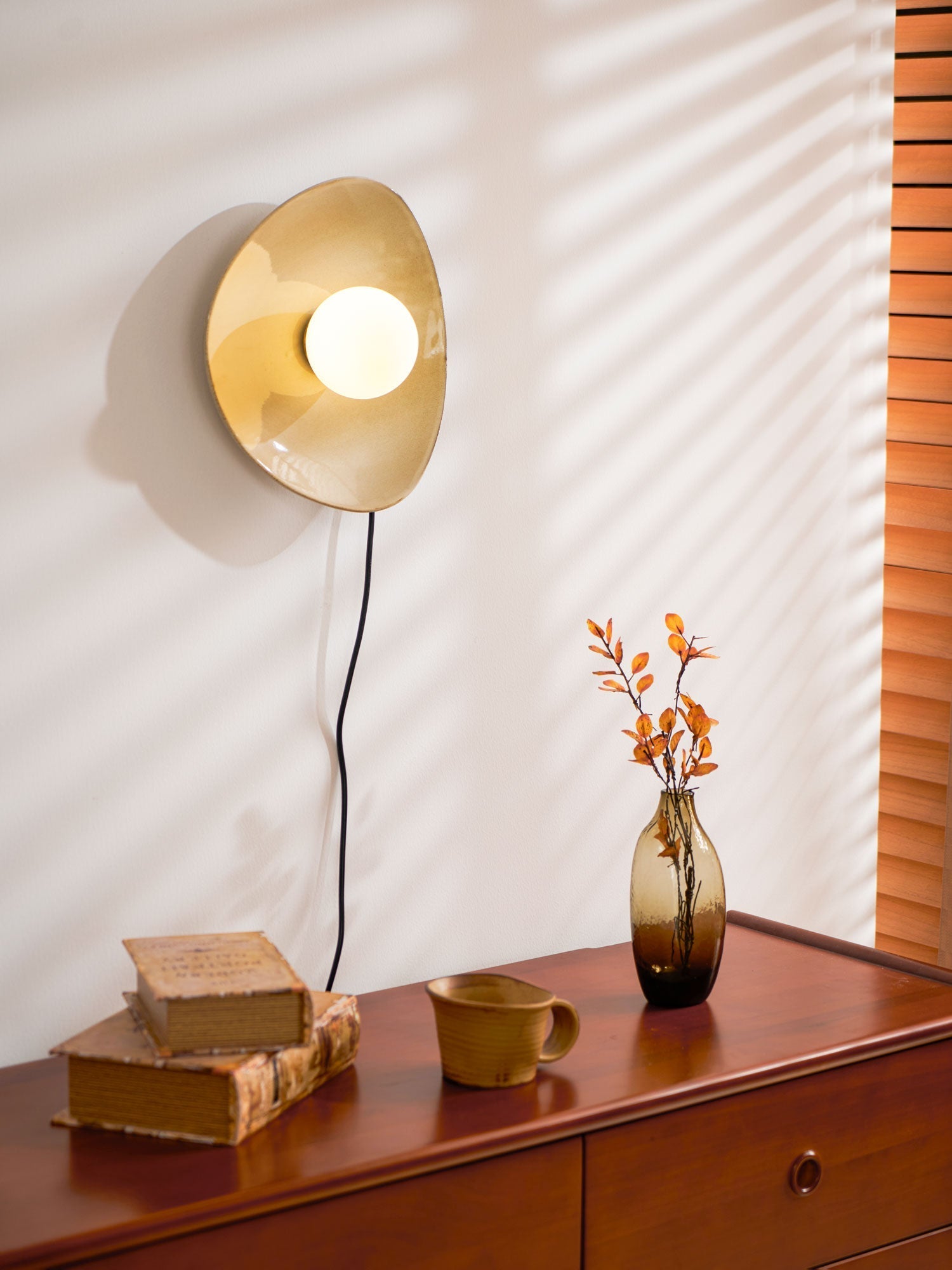 Dara Pebble Disc Plug-in Ceramics Glass Wall Light-Neutral Decor
