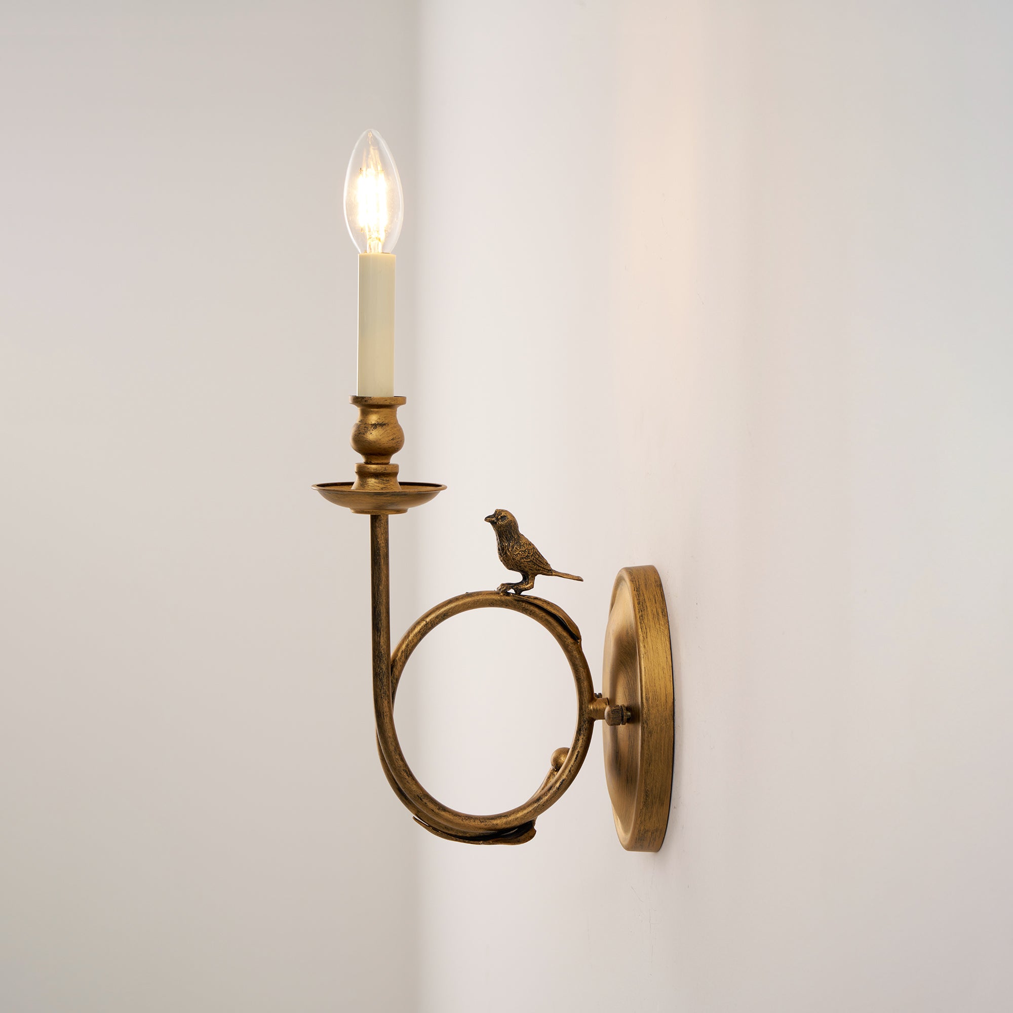 Utheara Wall Lamp