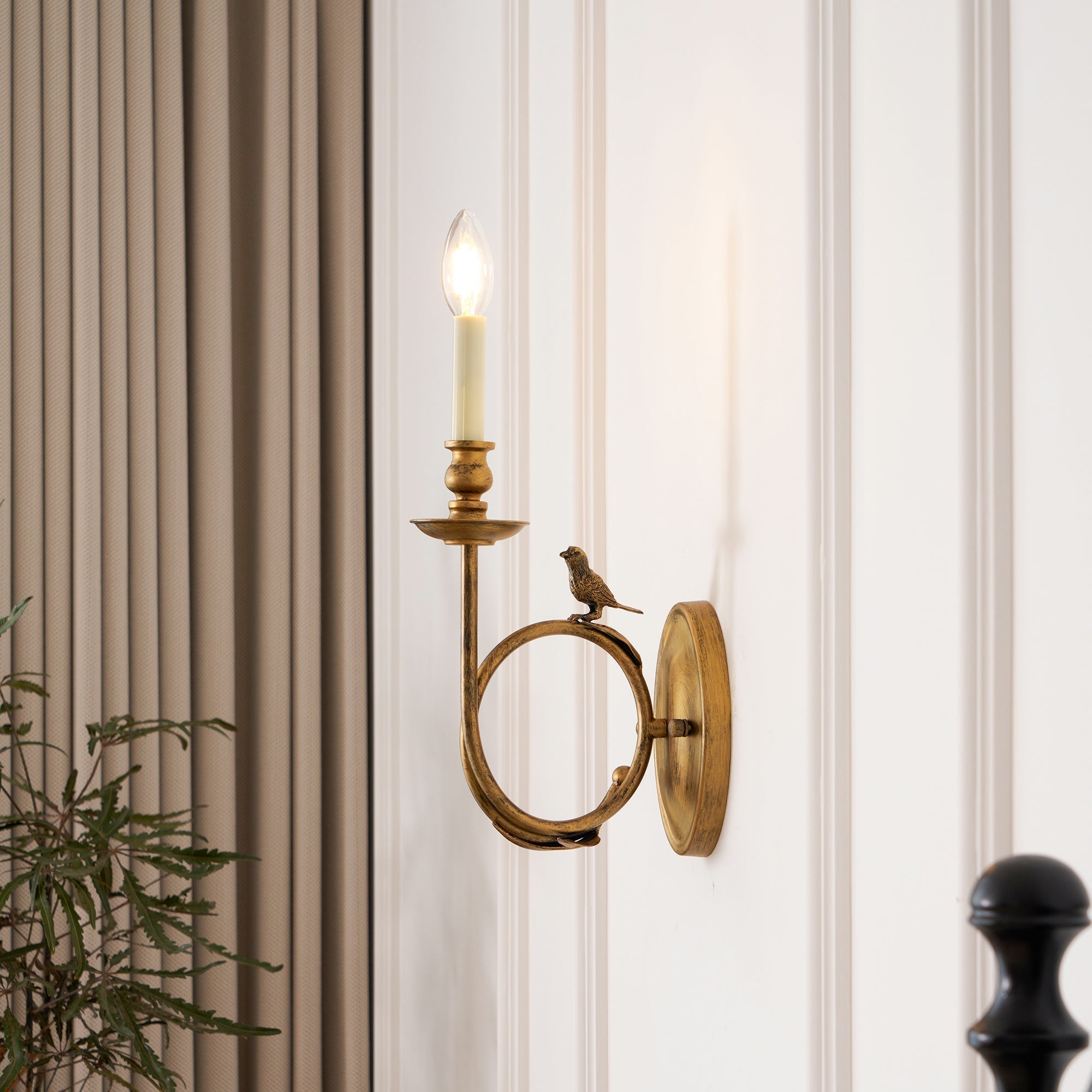 Utheara Wall Lamp