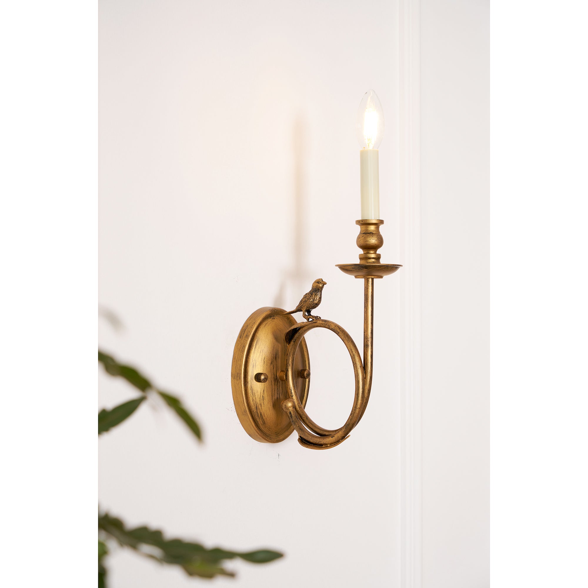 Utheara Wall Lamp
