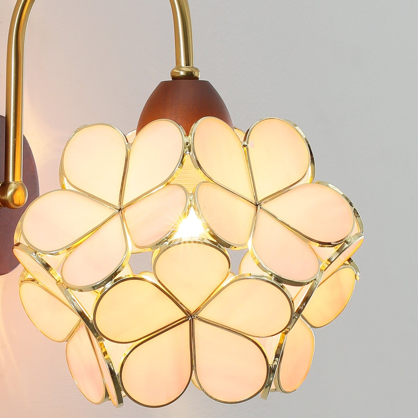 Petals-Wood Wall Lamp