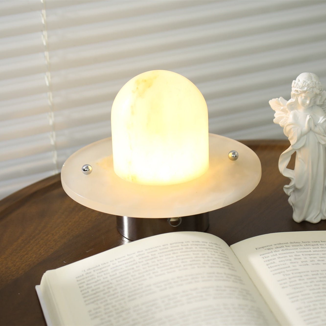 Dyxlen Table Lamp-Neutral Decor